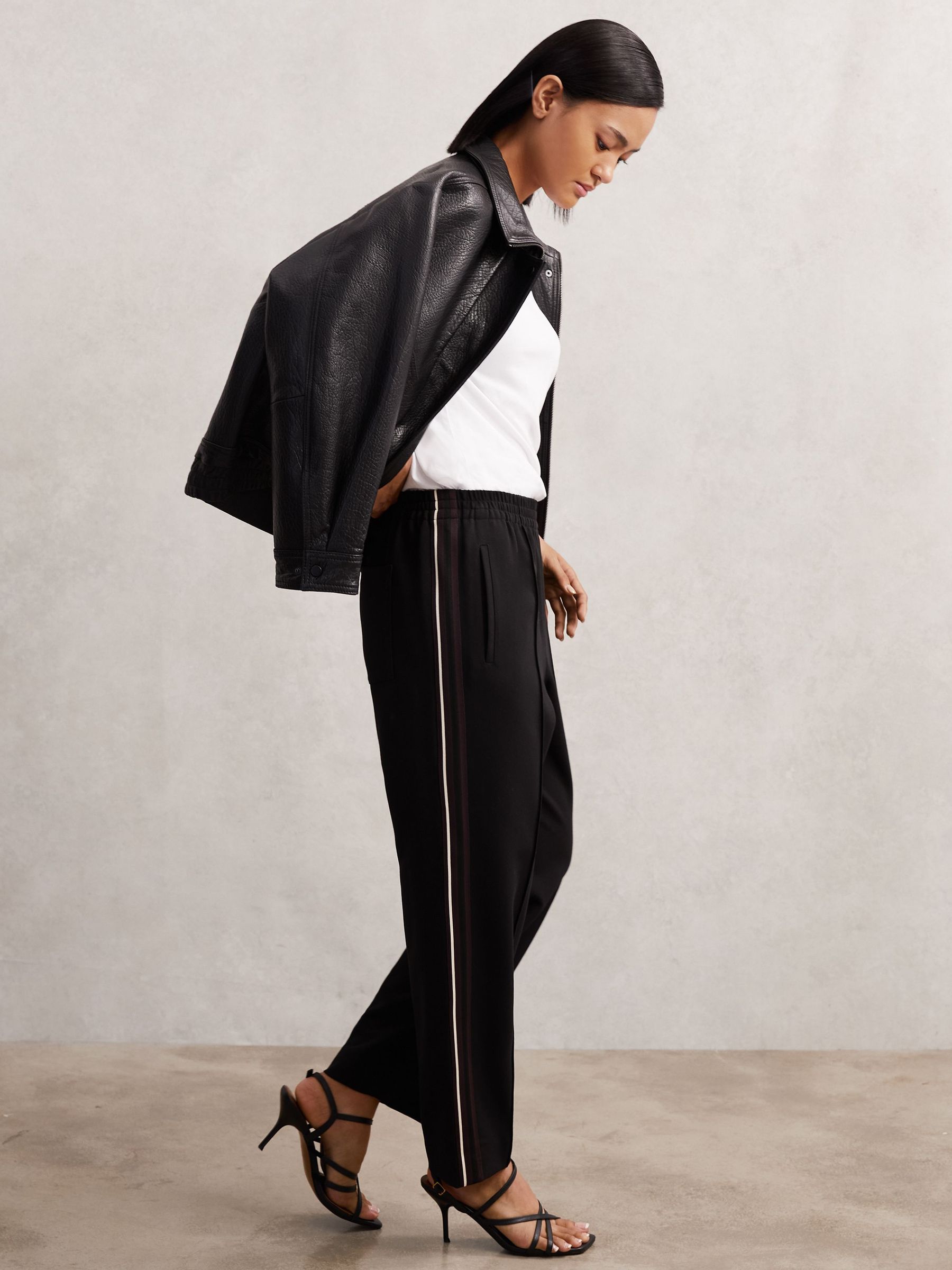 Side-Stripe Wide-Leg Trousers in Black (W35633) | 655 QAR