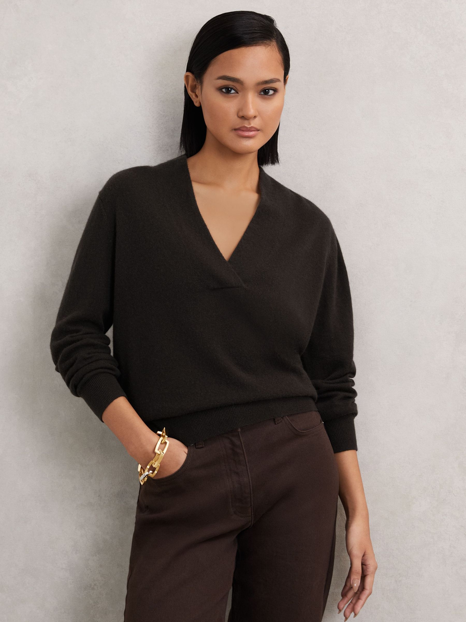 Cashmere V-Neck Jumper in Chocolate Brown (W51462) | €220