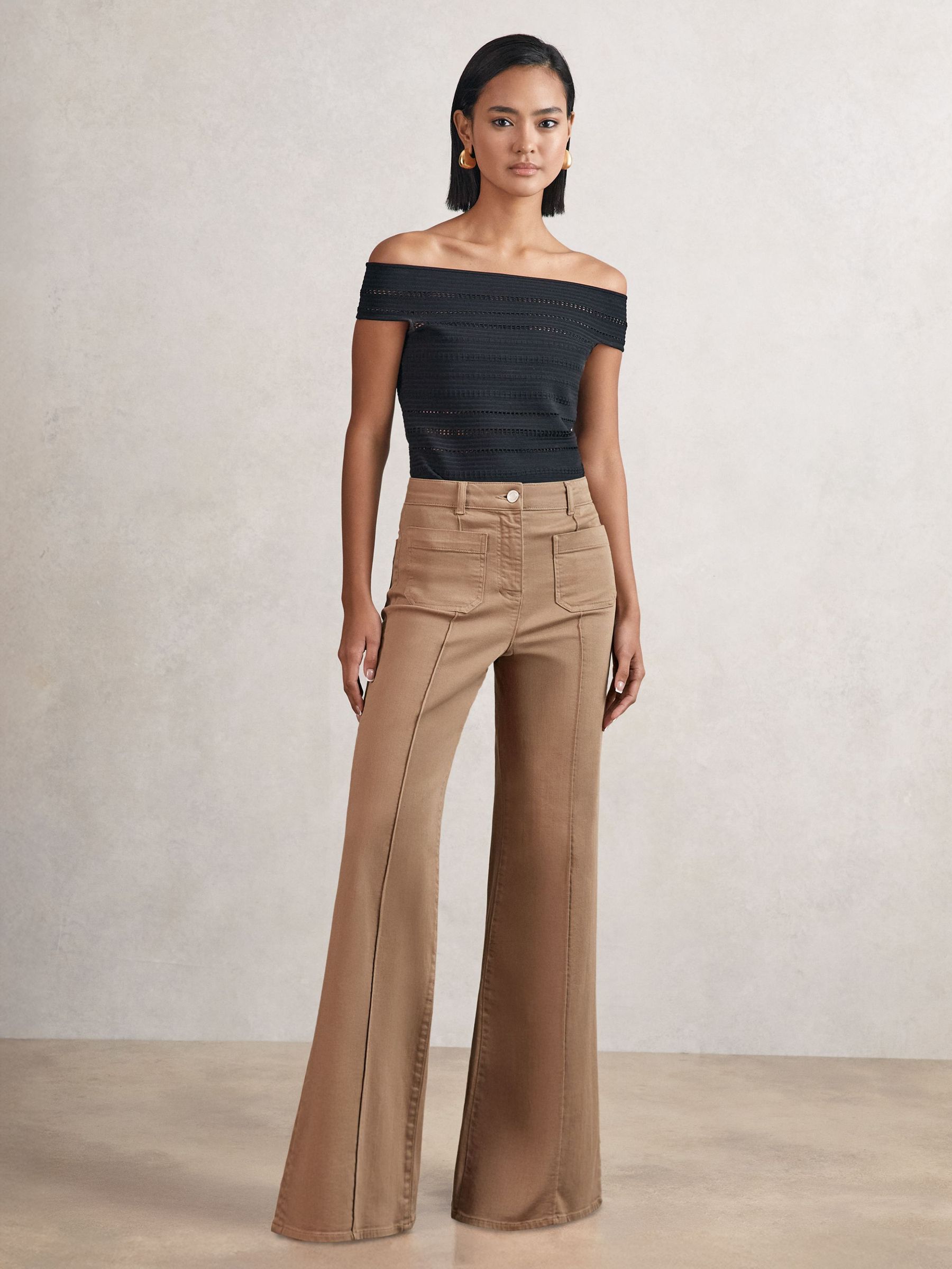 Petite Patch Pocket Flared Jeans in Taupe Neutral (W58945) | 205 €