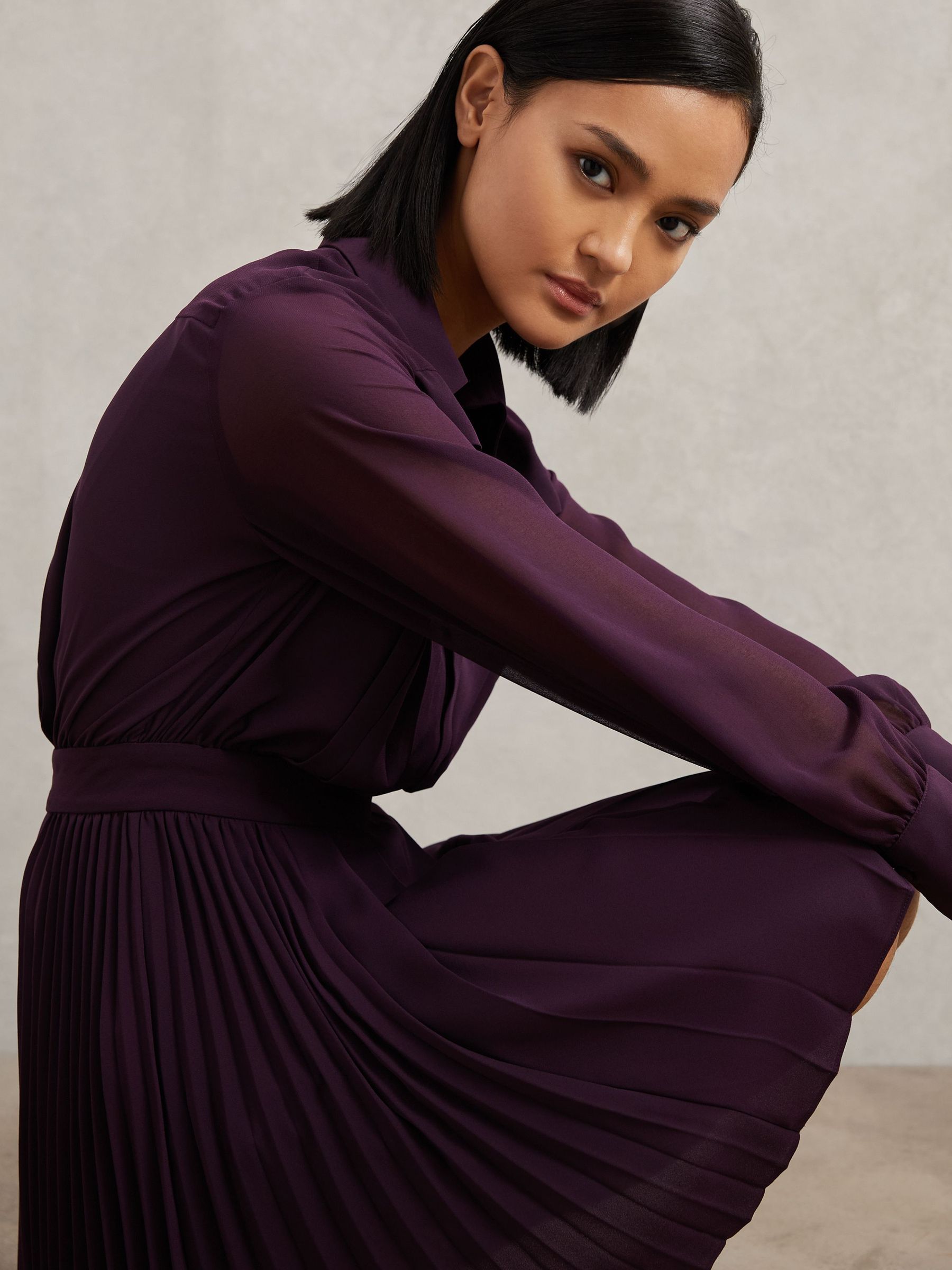 Pleated Sheer-Sleeve Mini Dress in Burgundy (W58958) | €255