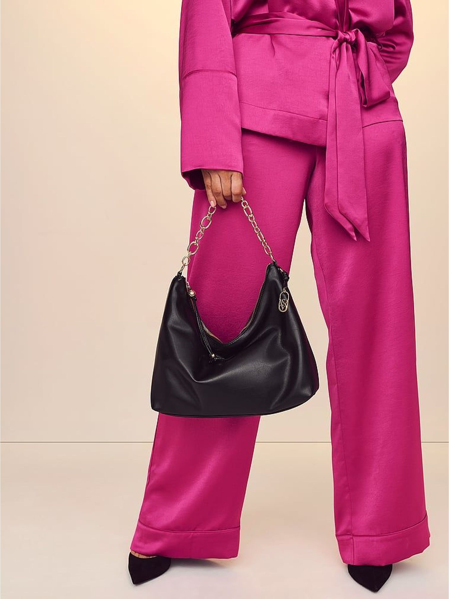 Black Medium Hobo Bag (W67111) | €77