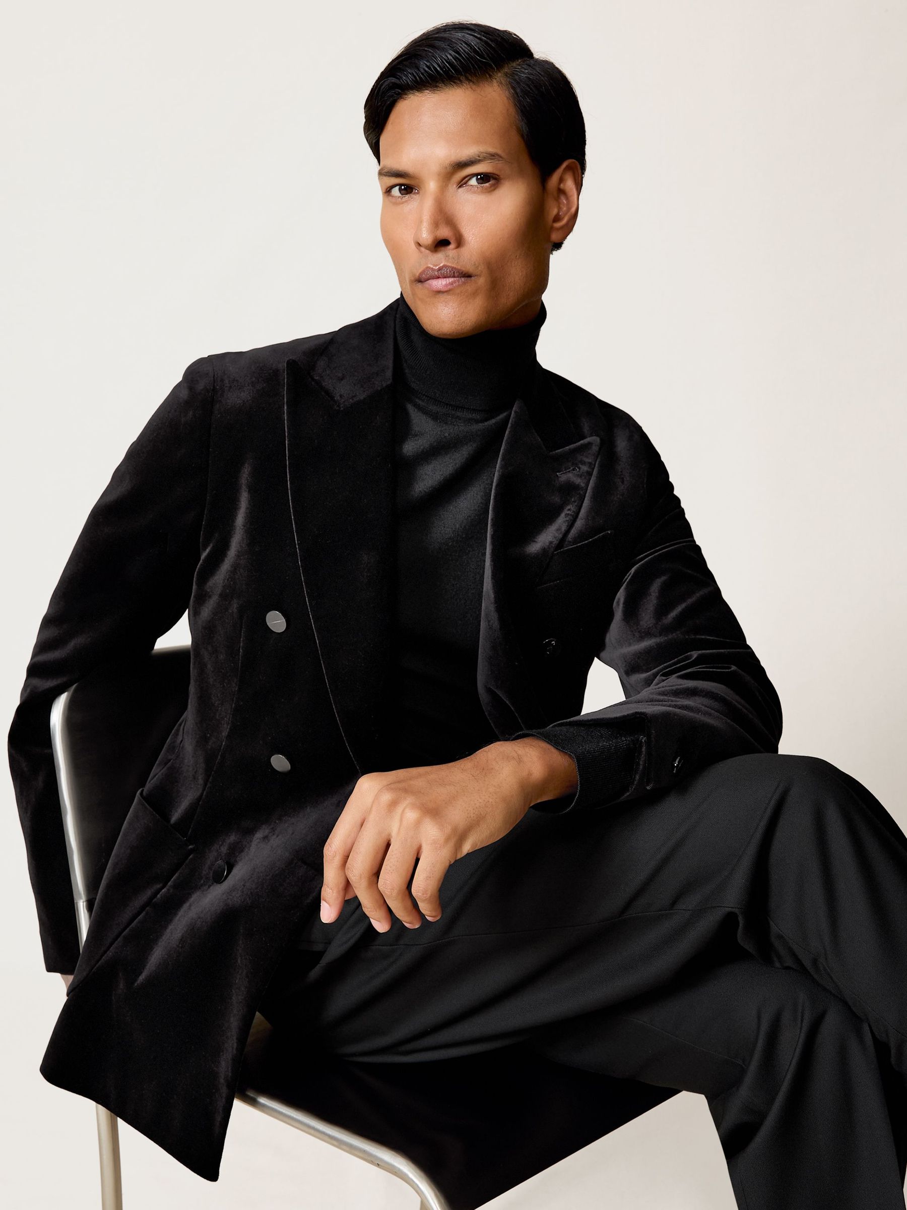 Double-Breasted Velvet Blazer Tailored-Fit in Black (W72734) | €450