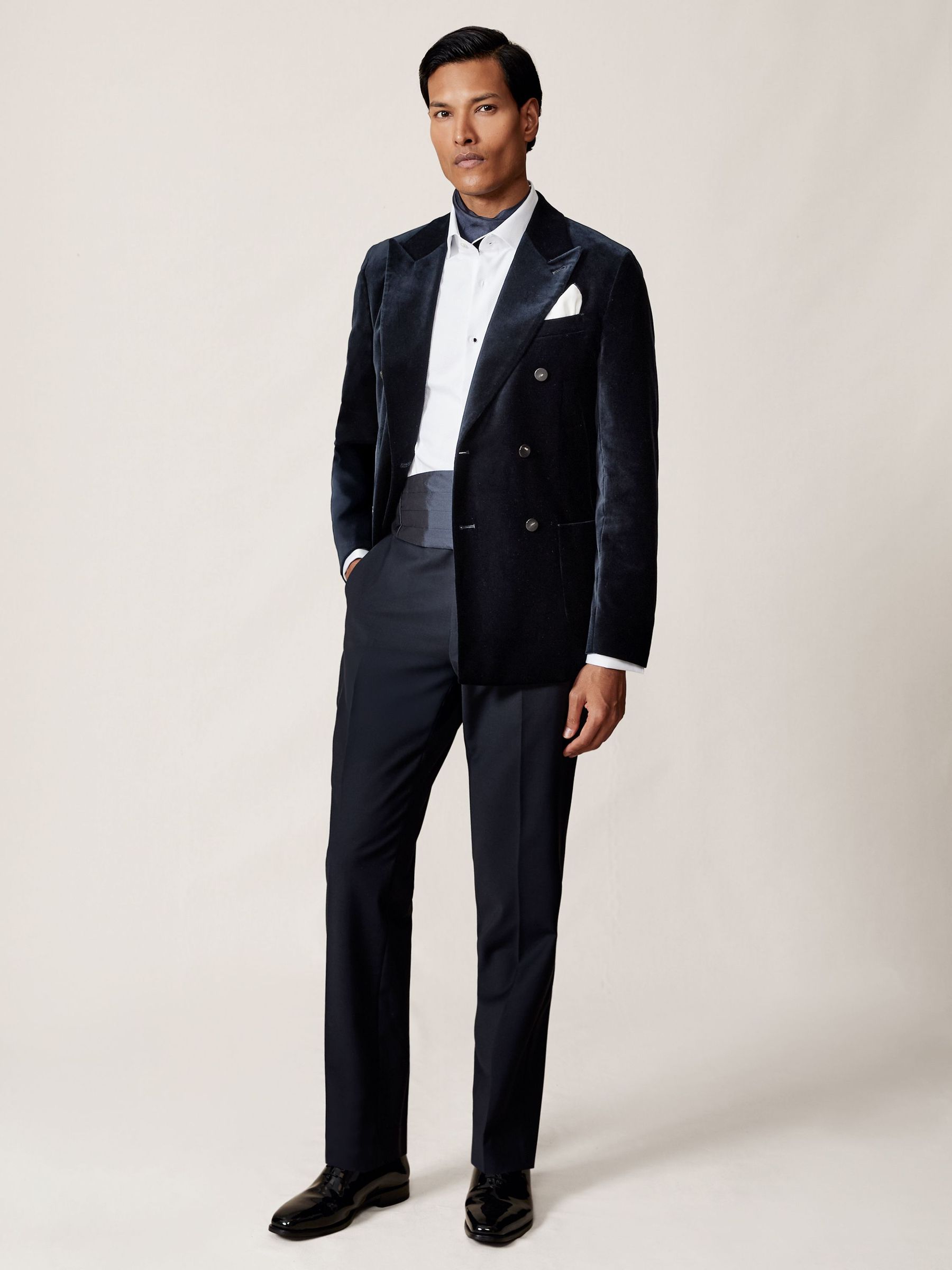 Double-Breasted Velvet Blazer Tailored-Fit in Navy (W72756) | €450