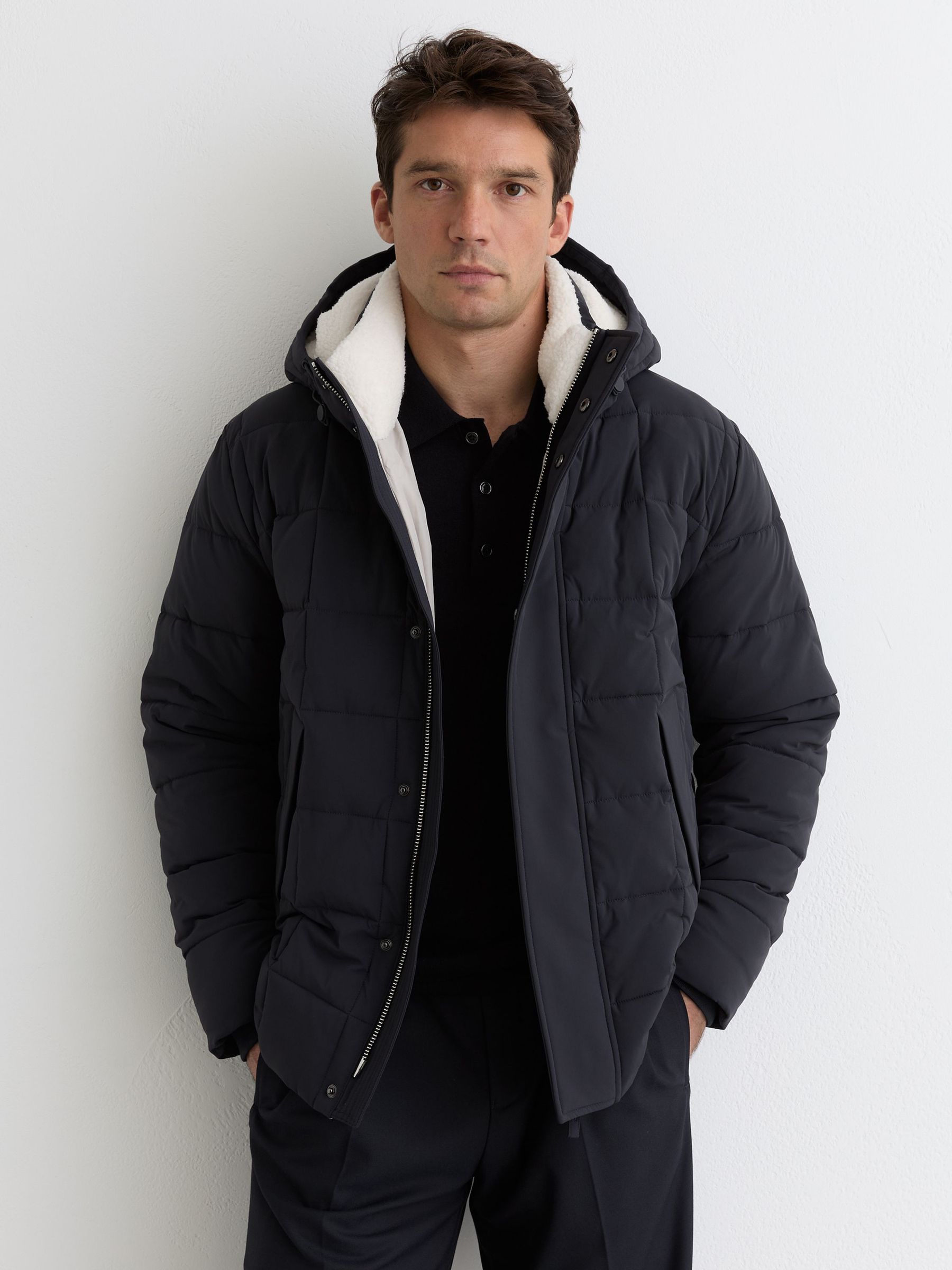 Fleece-Lined Hooded Puffer Jacket in Navy (W72926) | 11 245 Kč