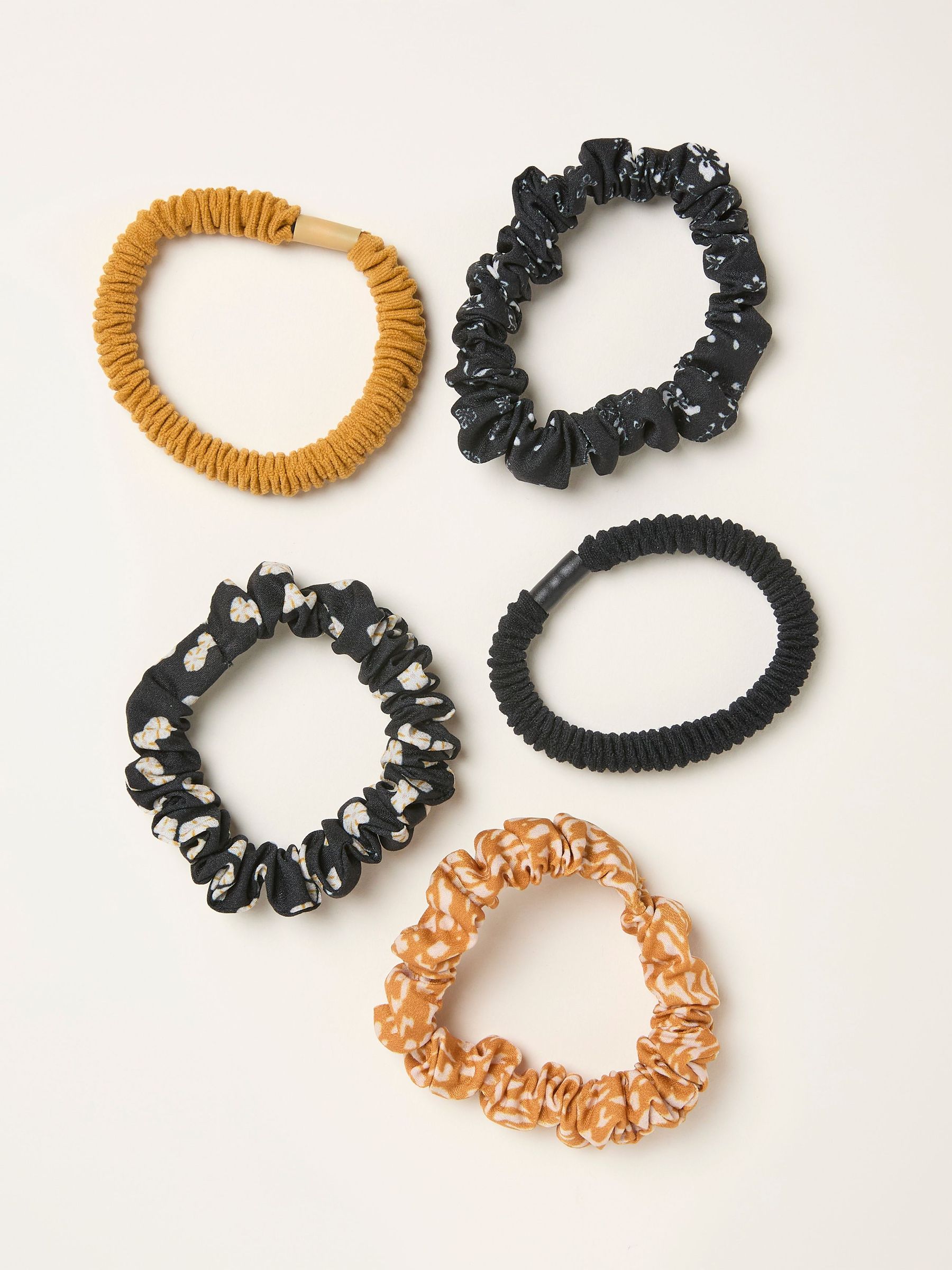 Mustard Yellow 5 Pack Sand Garden Scrunchies (W75807) | €13.50