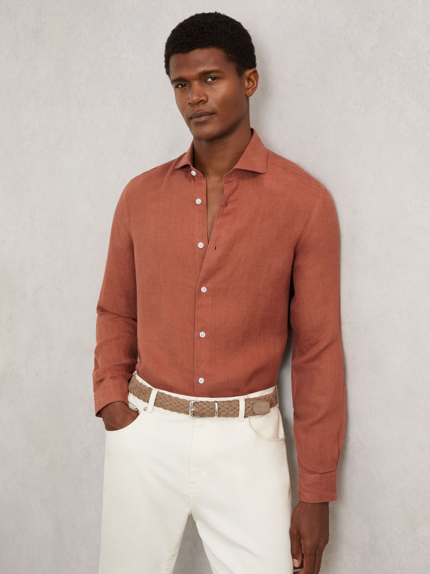 Linen Cutaway-Collar Shirt in Cinnamon Brown (W78559) | €130