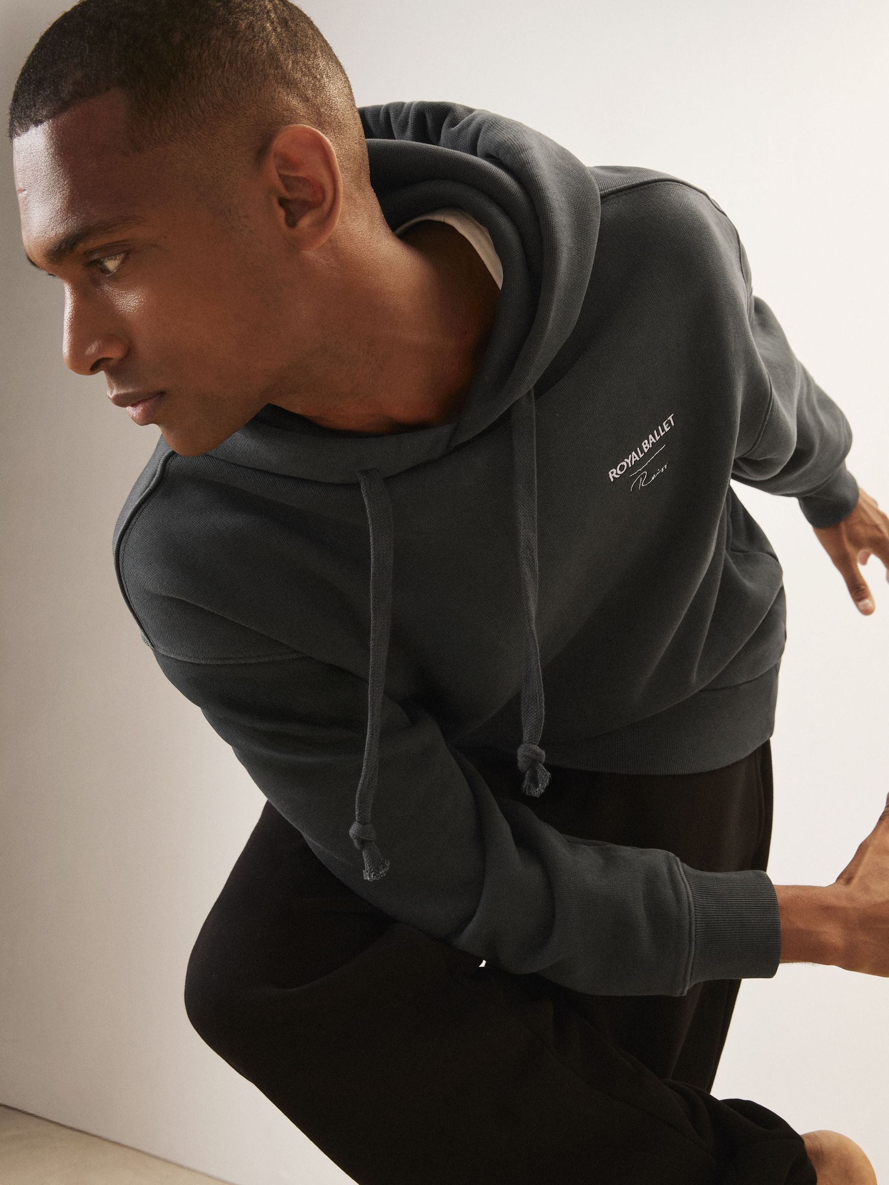 Reiss | Royal Ballet Logo Hoodie Unisex Fit in Washed Black (Y06933) | ₪965