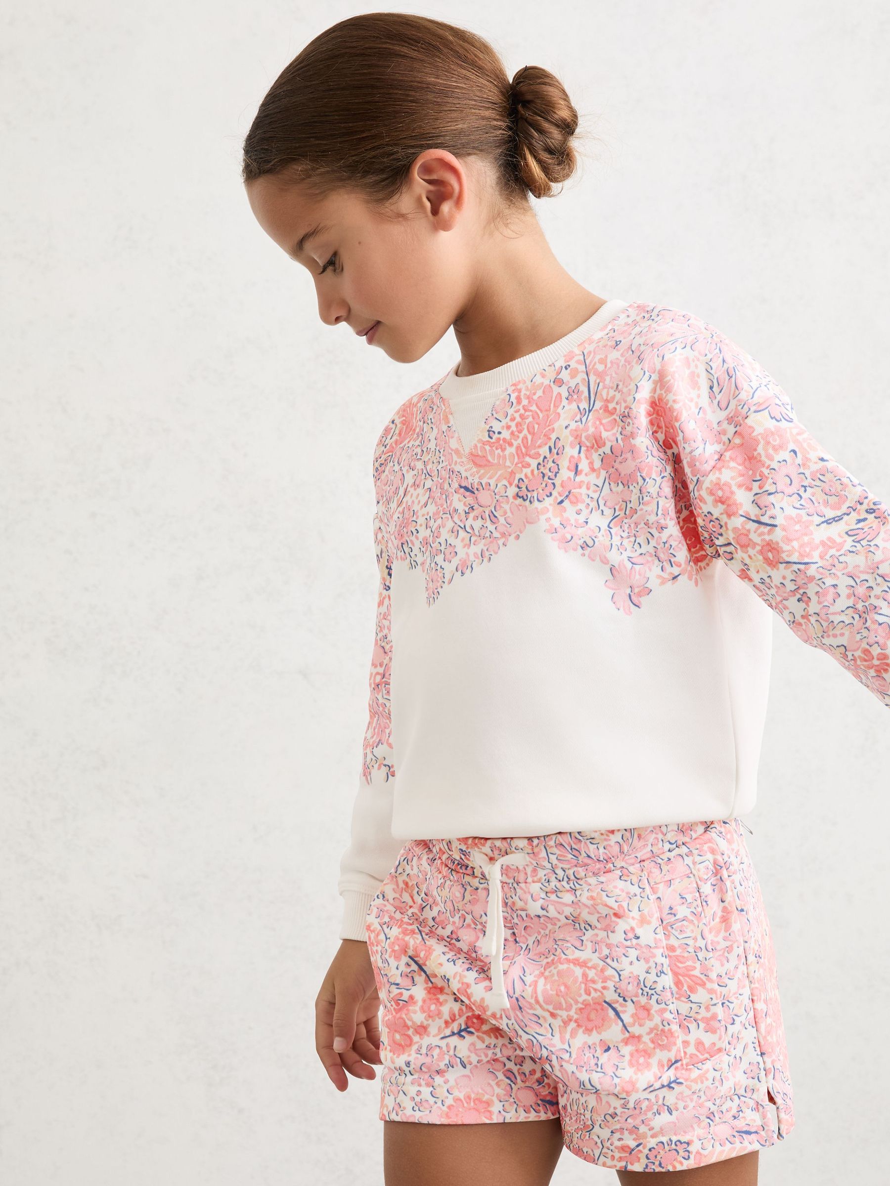 Floral-Print Sweatshirt and Shorts Set in Pink Print (Y26222) | €75