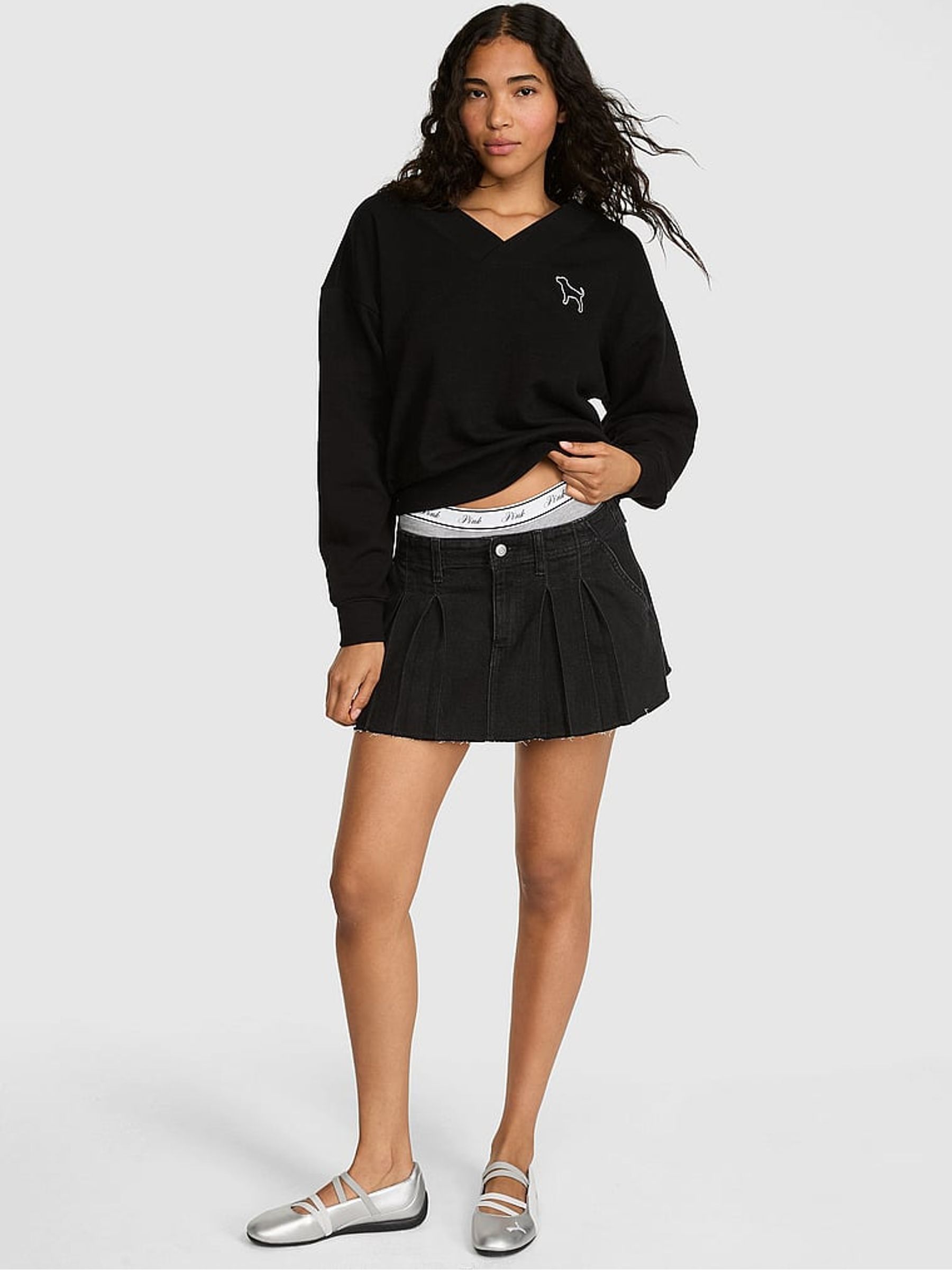 Black - V-neck Sweatshirt