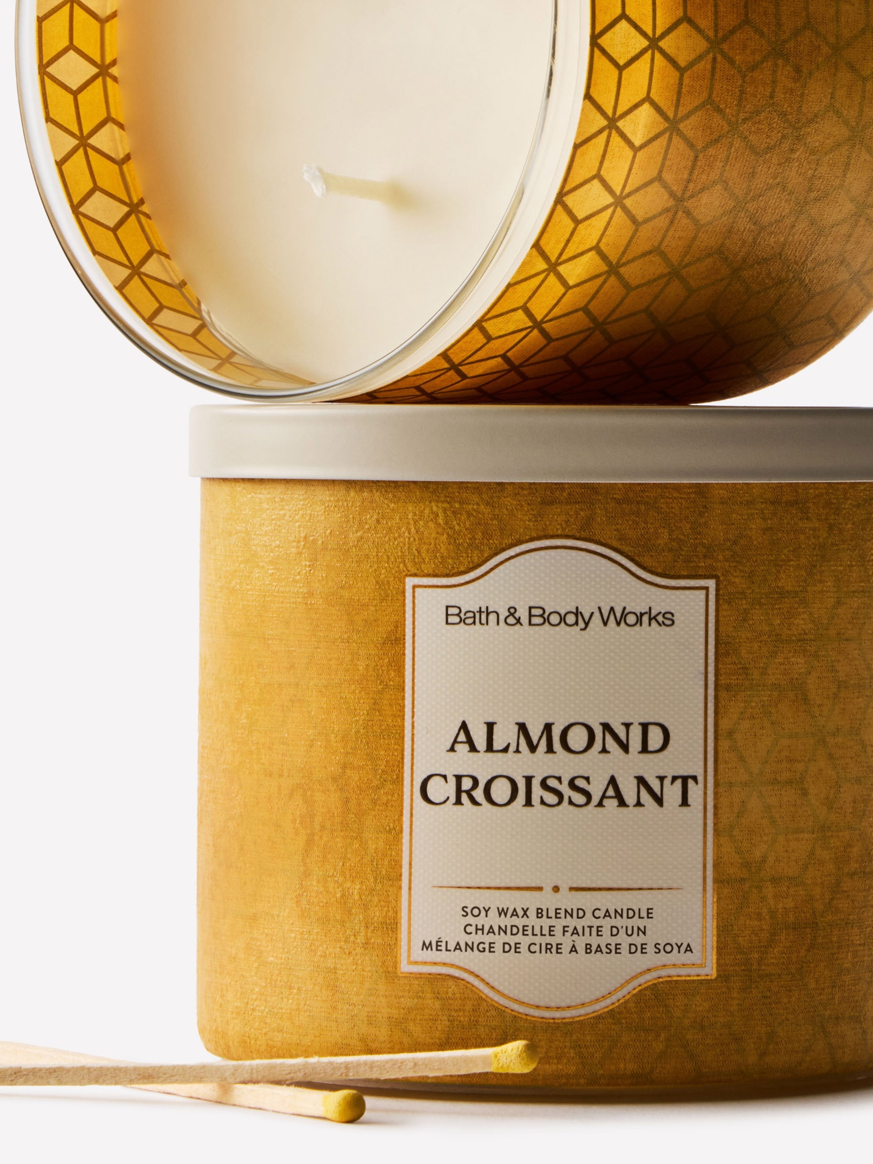 Almond Croissant 3-Wick Candle 411g - Image 2 of 4