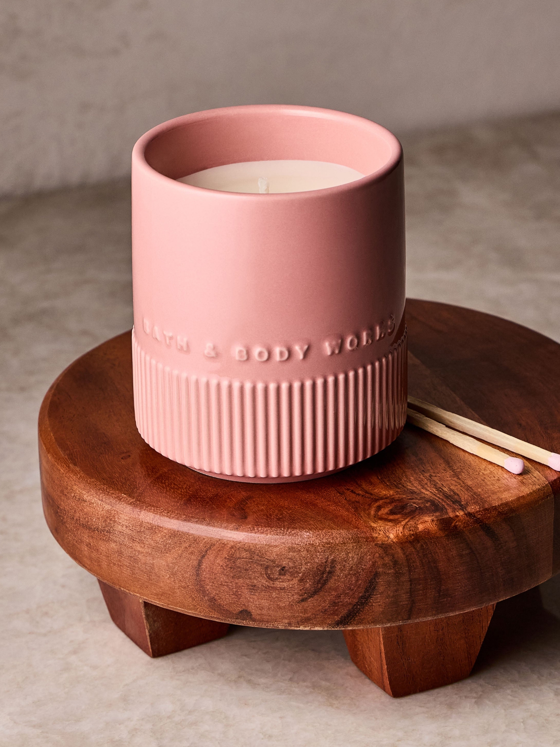 Vanilla & Tonka Single Wick Ceramic Candle 227g - Image 4 of 5