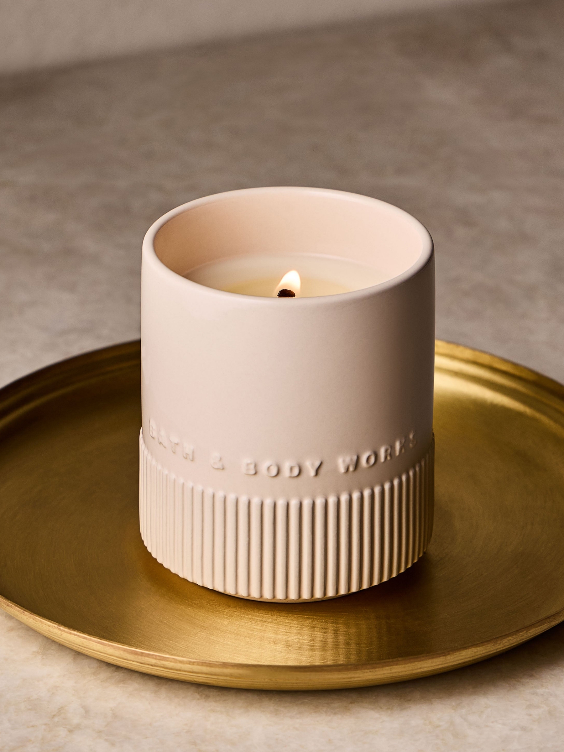 Santal & Amber Single Wick Ceramic Candle 227g - Image 4 of 5