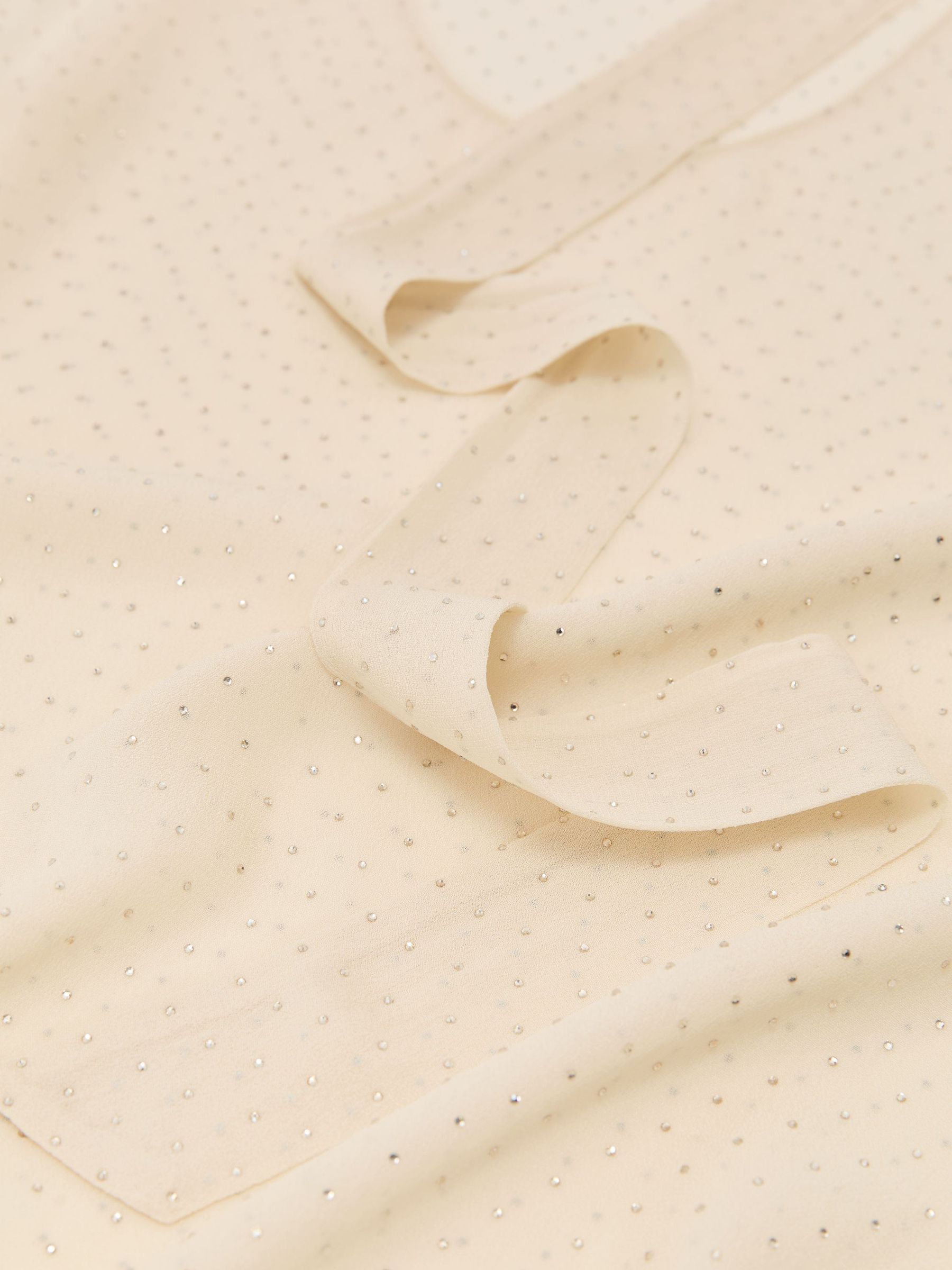 Sheer Crystal-Detail Scarf-Neck Vest in Champagne Neutral - Bild 7 von 7