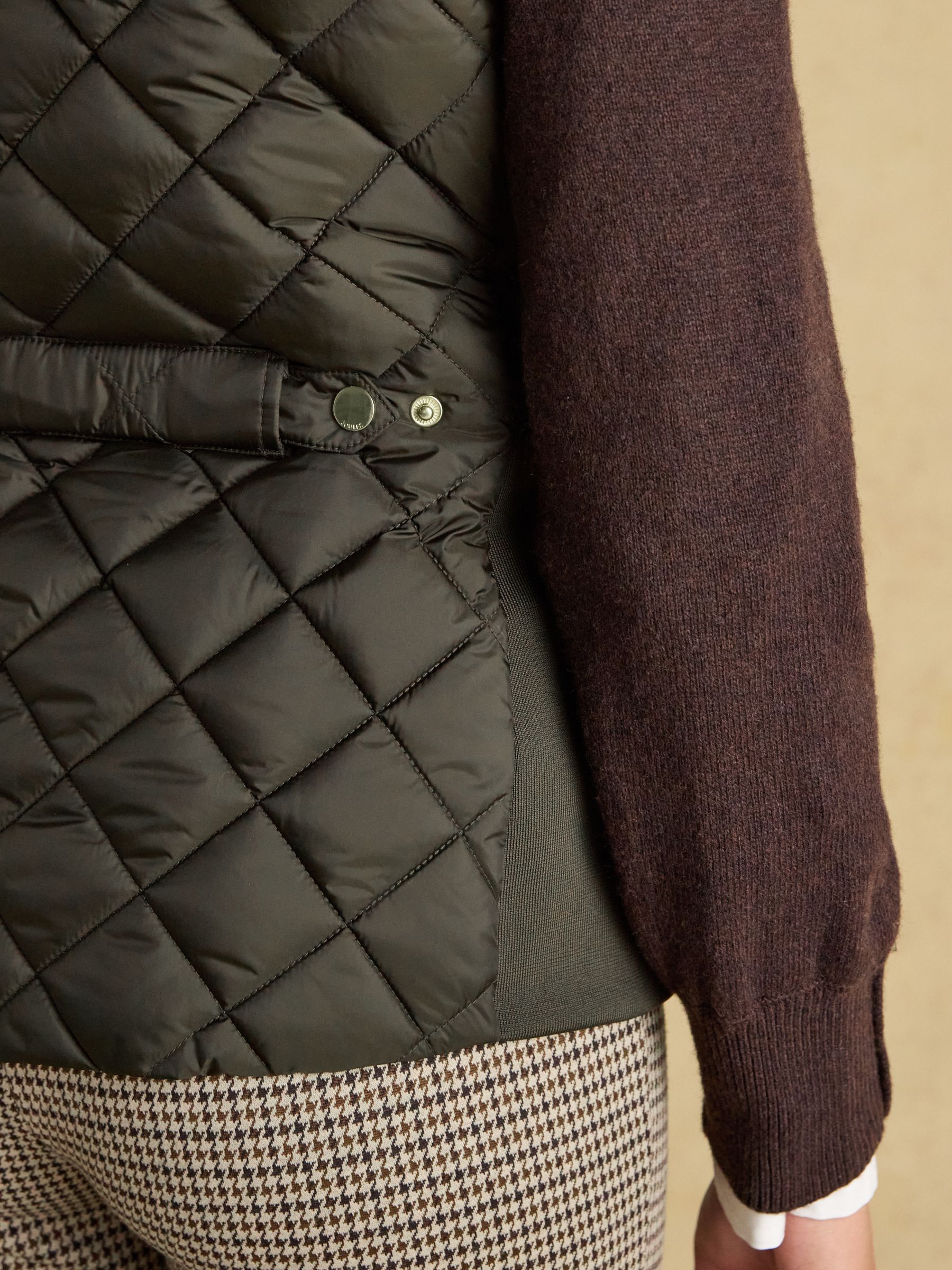 Braemar Luxe Khaki Green Showerproof Diamond Quilted Gilet - Image 10 of 13