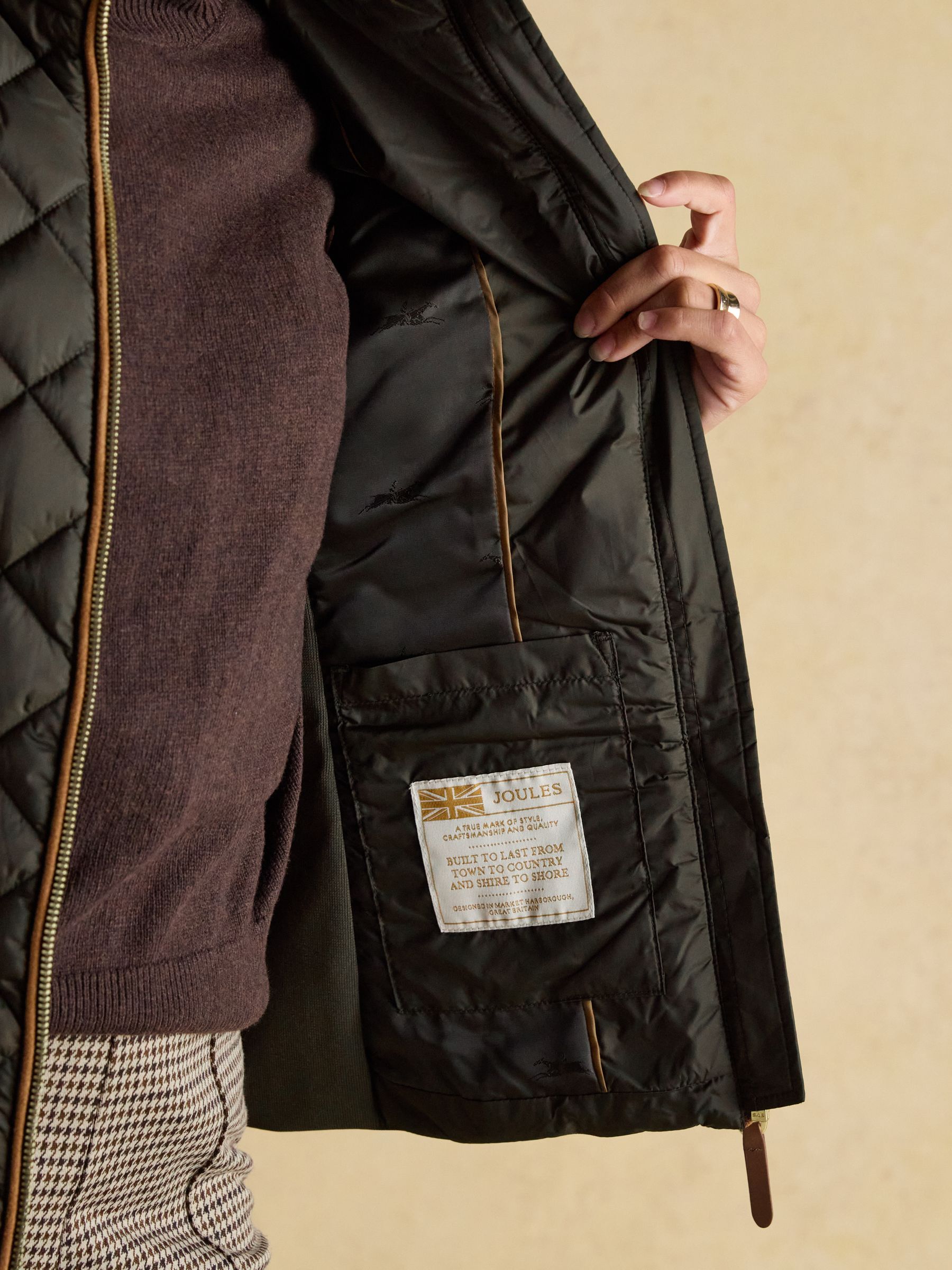 Braemar Luxe Khaki Green Showerproof Diamond Quilted Gilet - Image 11 of 13