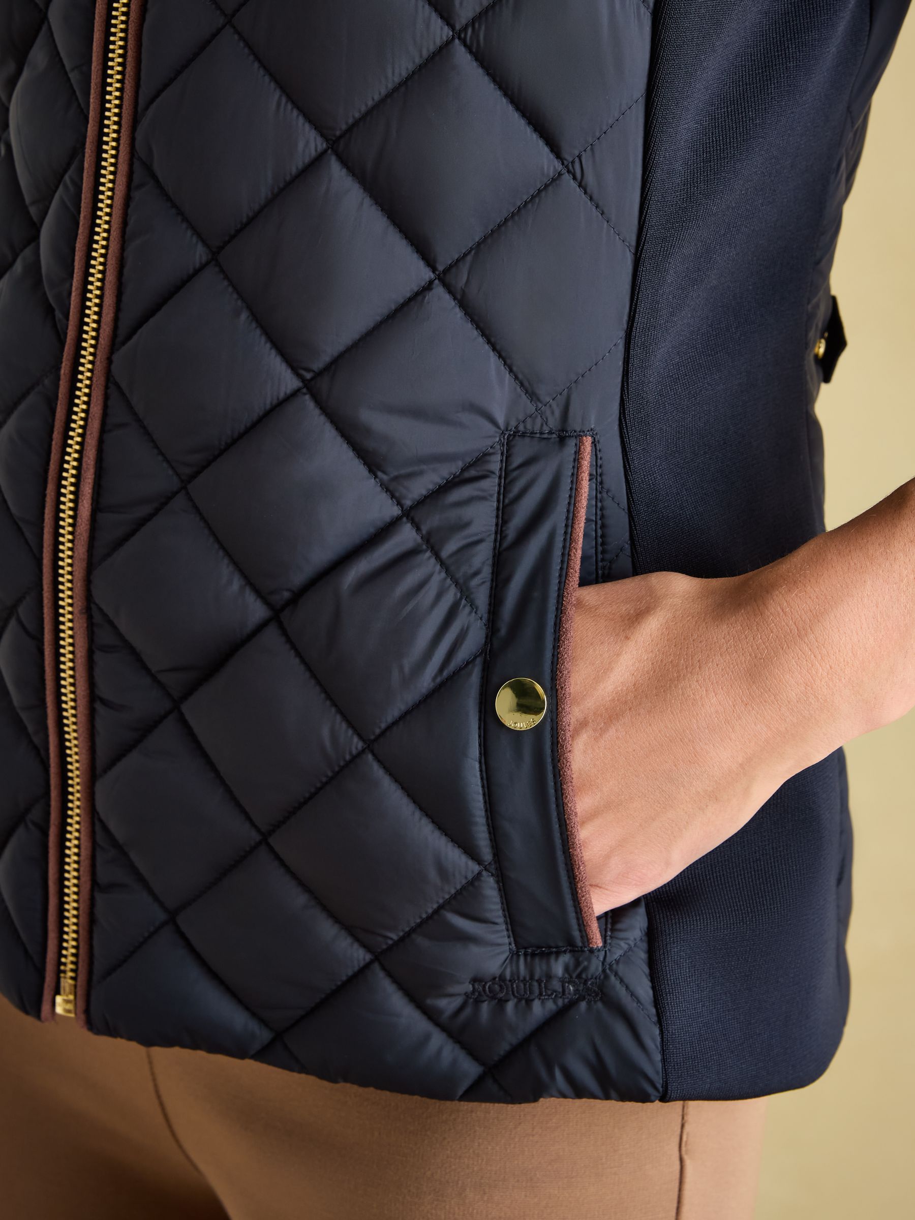 Braemar Luxe Navy Showerproof Diamond Quilted Gilet - Image 6 of 8