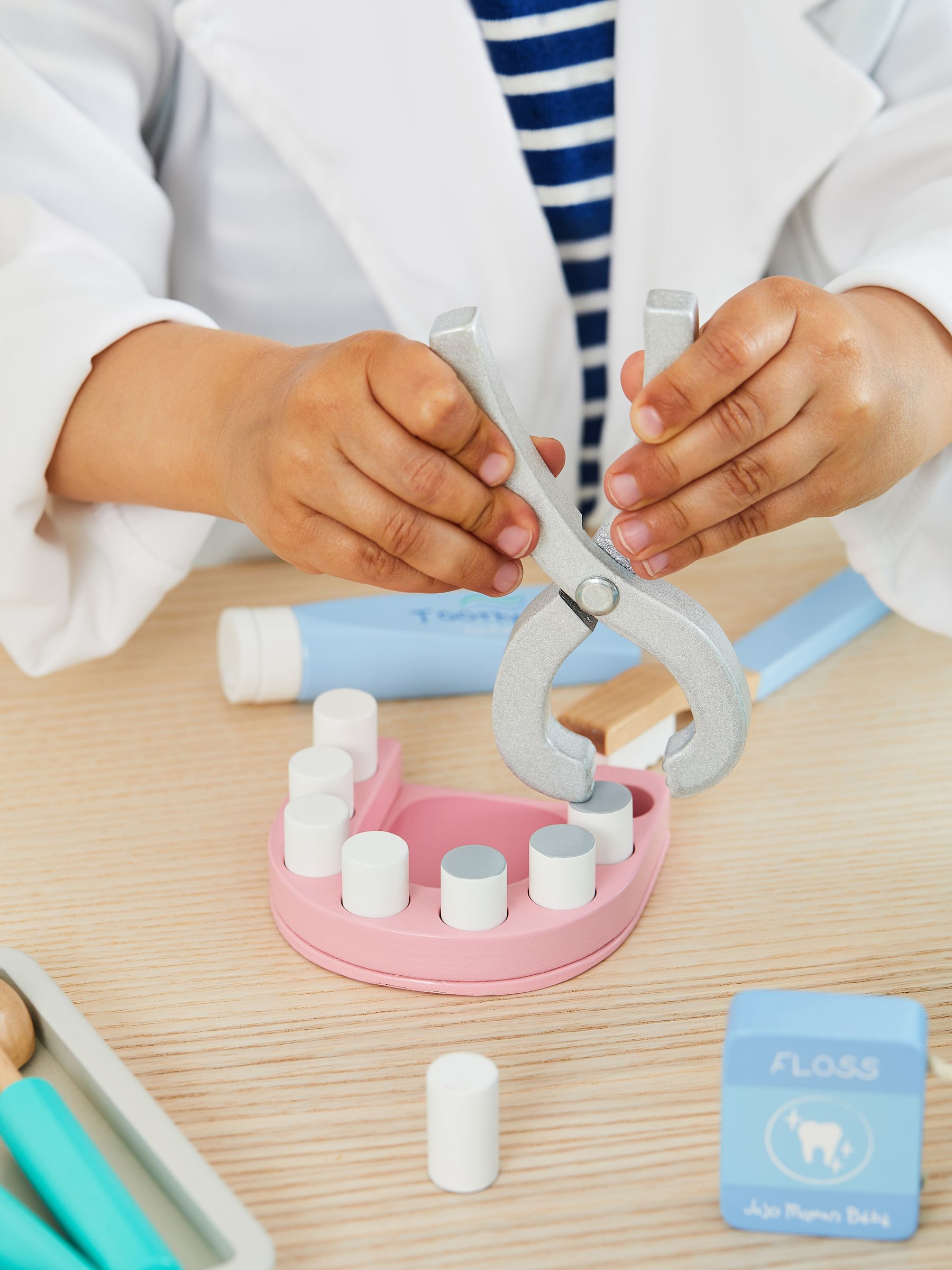 Dentist Kit Play Set - Image 9 of 10