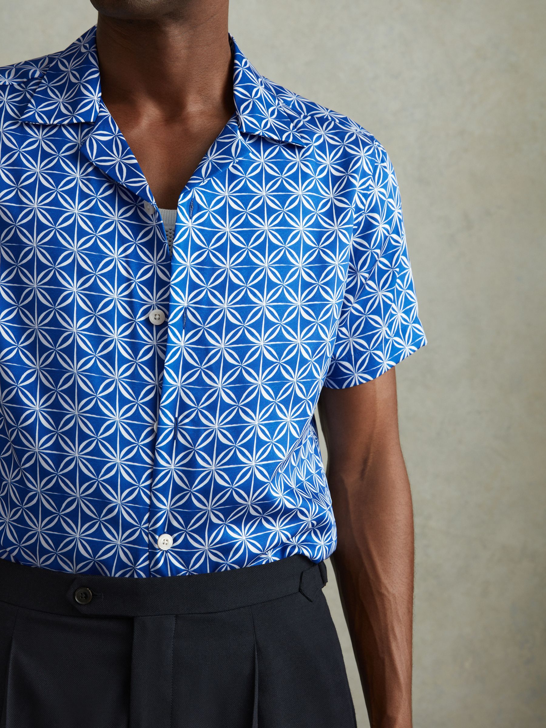 Printed Cuban Collar Shirt in Bright Blue/White - Image 4 of 6