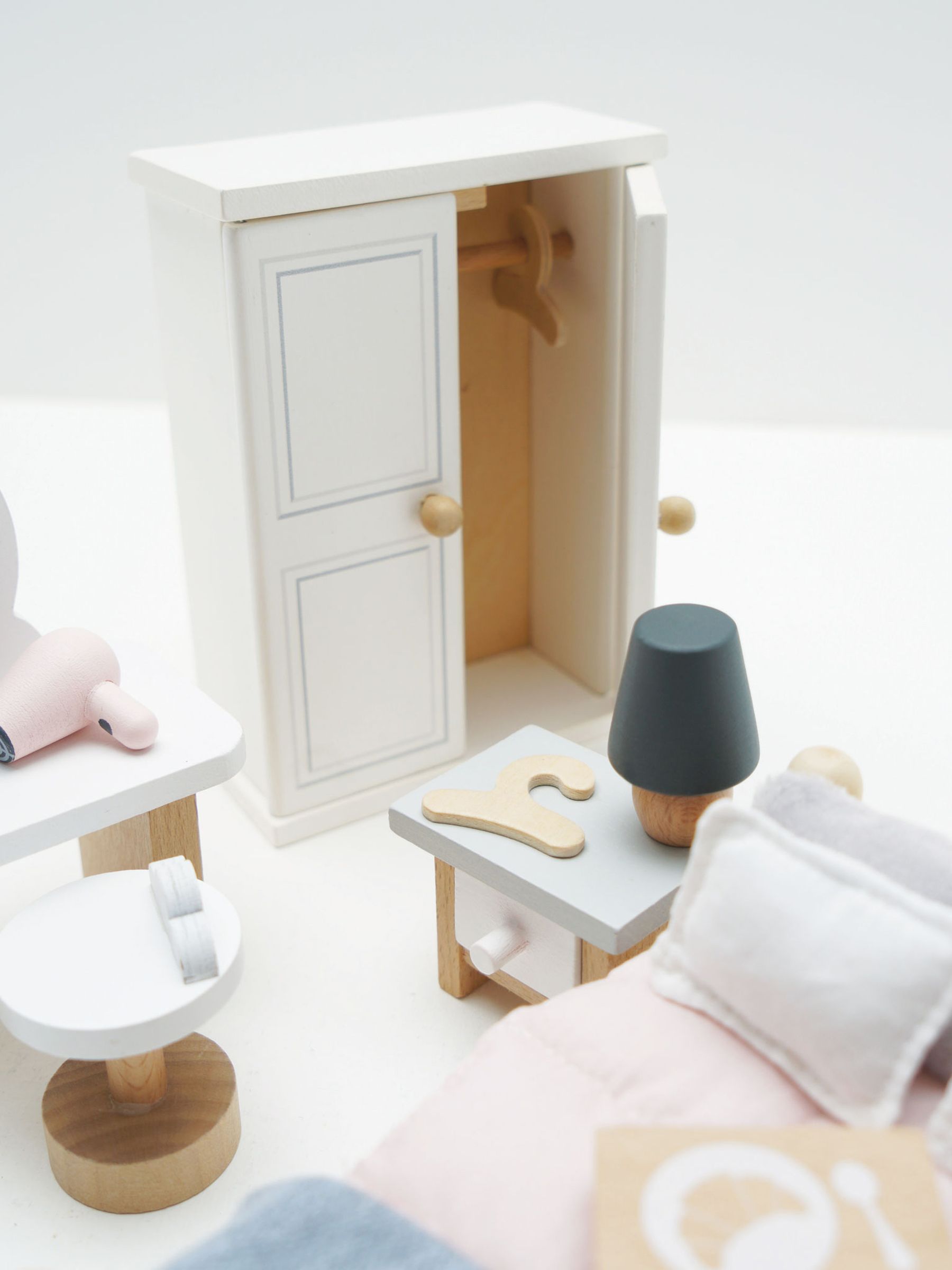 Le Toy Van Daisylane Master Bedroom - Image 5 of 6
