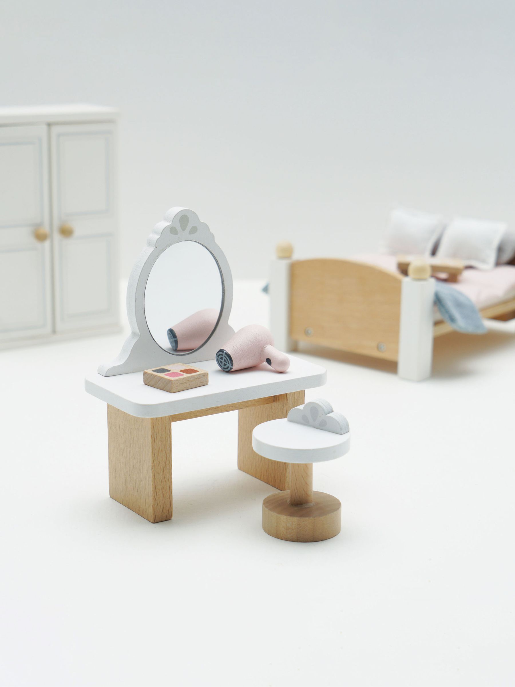 Le Toy Van Daisylane Master Bedroom - Image 6 of 6