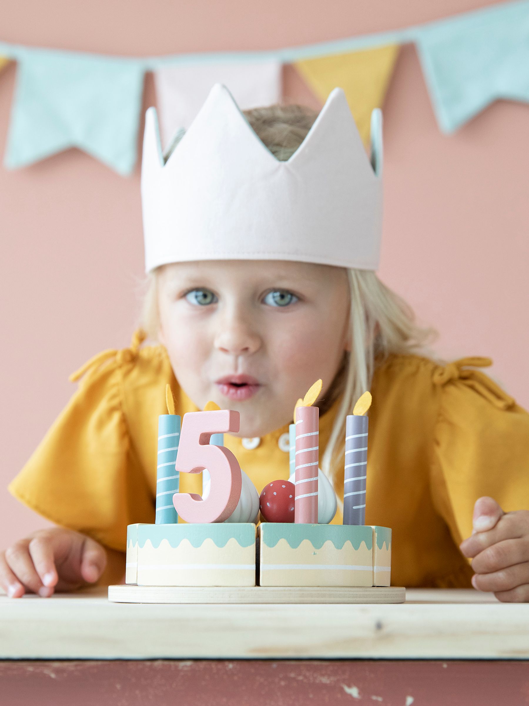 Little Dutch Birthday Cake - Image 7 of 10