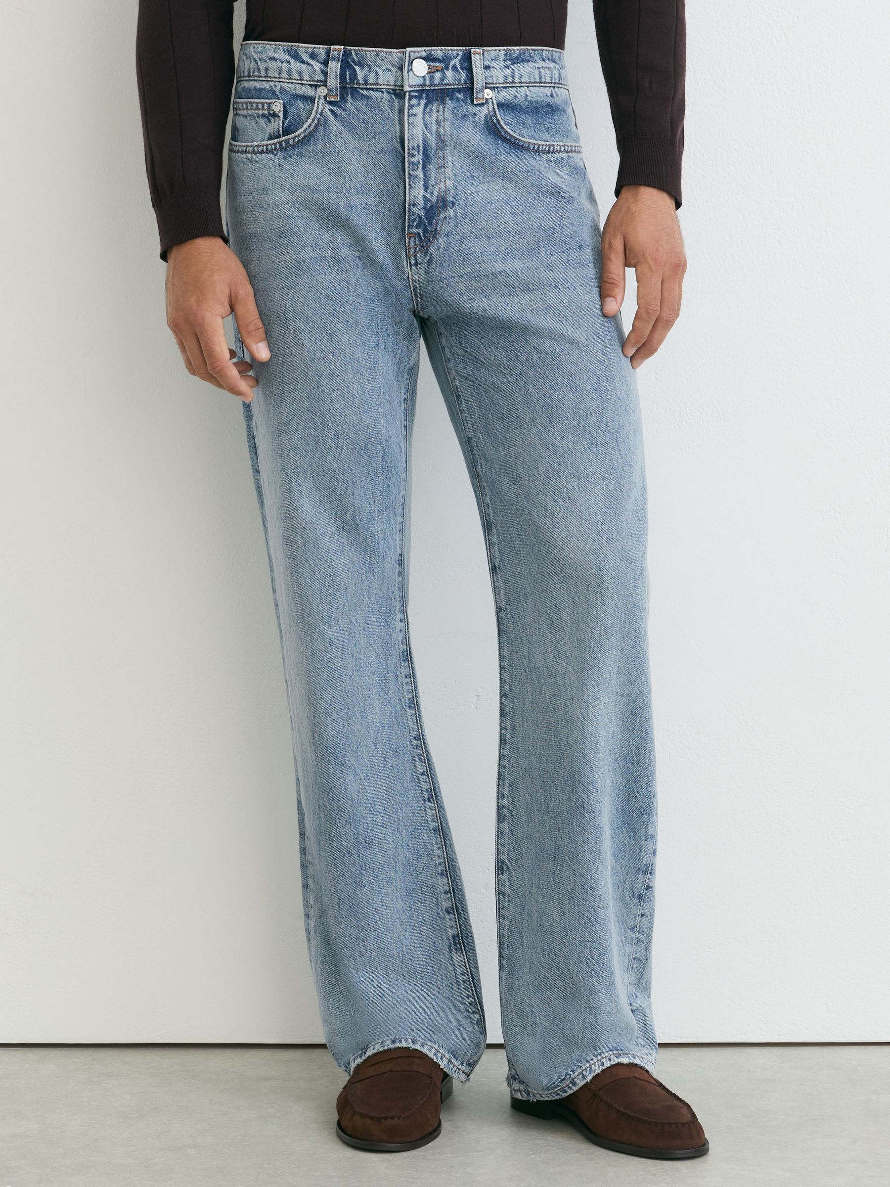 Jeans in Light Stone Wash - Image 3 of 7