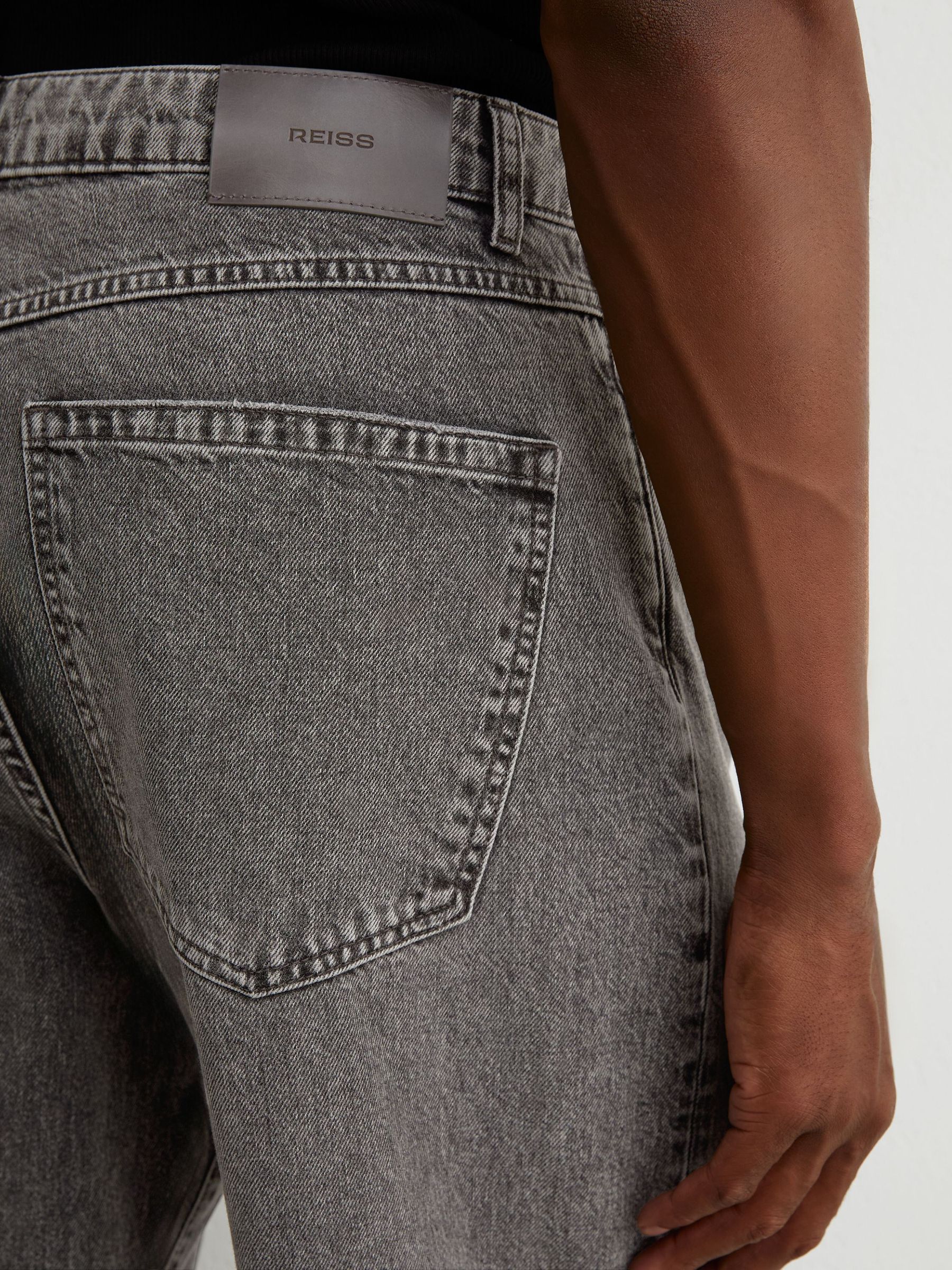 Jeans in Grau - Bild 6 von 8