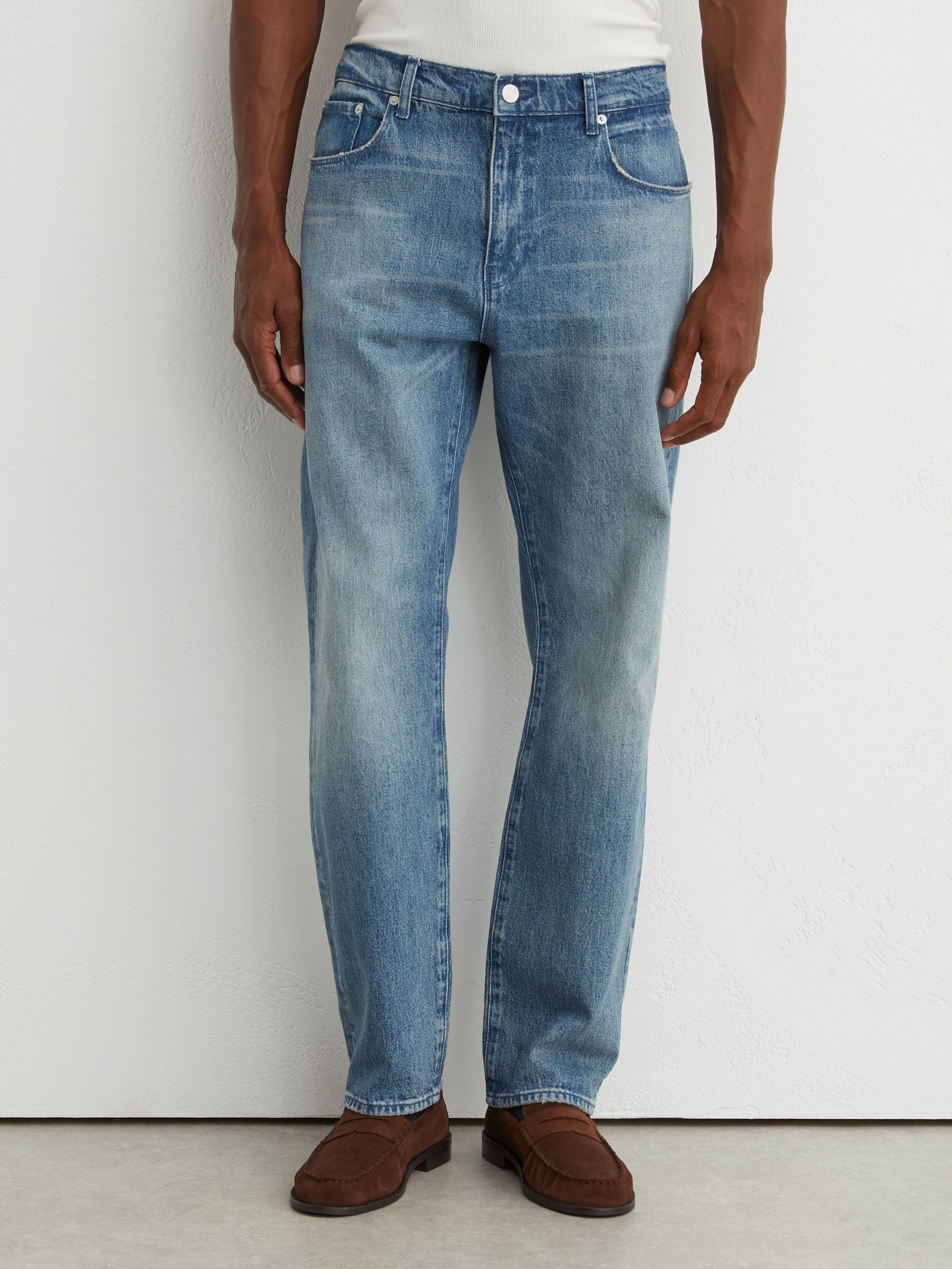 Jeans i ljusblått - Bild 4 av 10