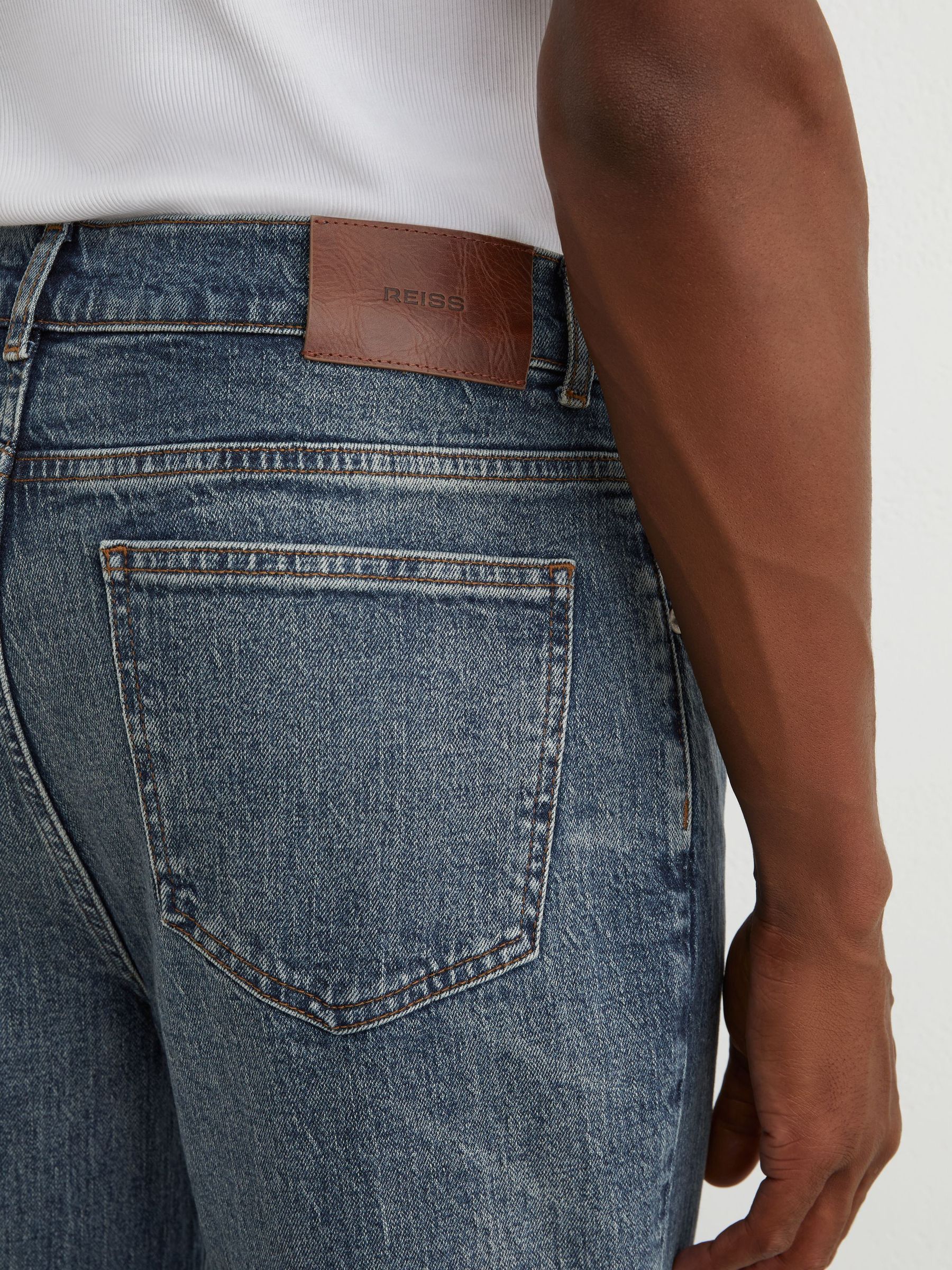 Jeans i mellanblått - Bild 6 av 9