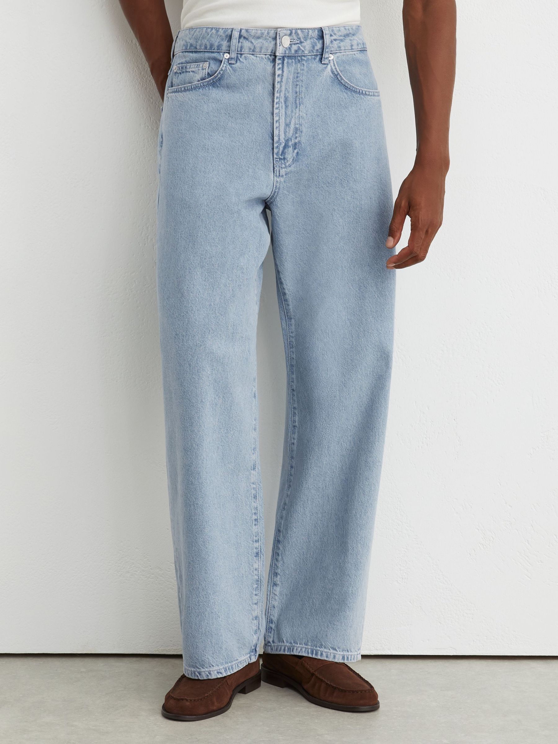 Baggy-Fit Jeans in Light Blue Wash - Image 3 of 7