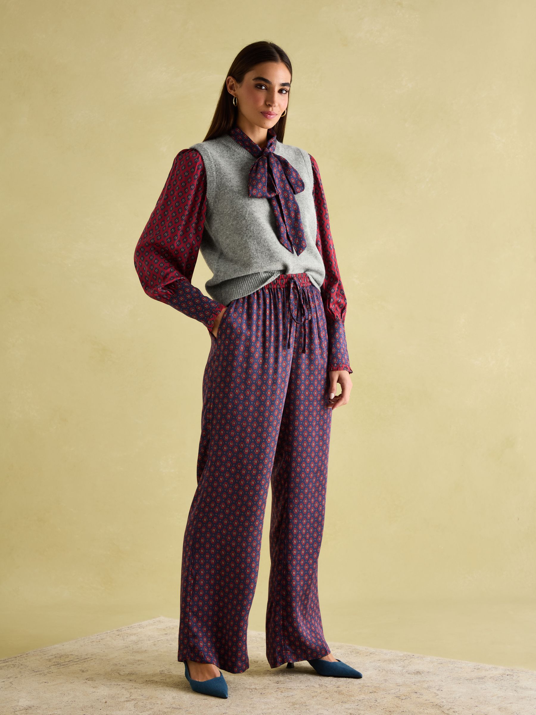 Holly Grey Regular Fit Knitted Vest - Image 9 of 9