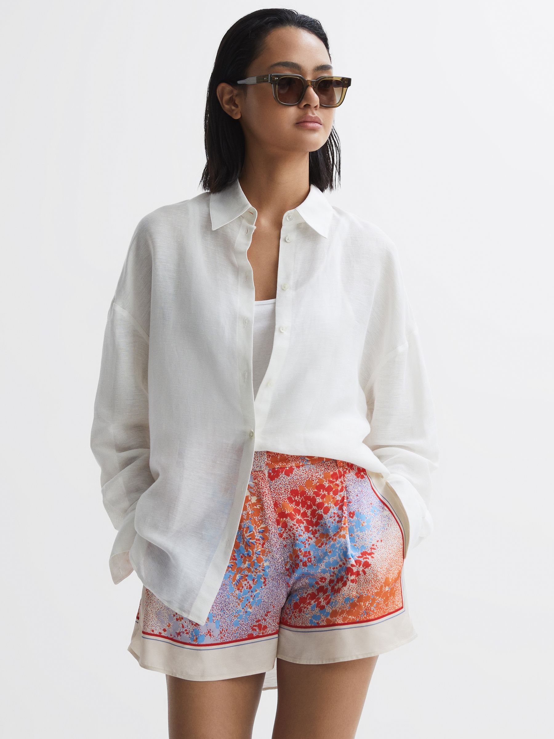 Printed Mid Rise Shorts in Multi - Image 3 of 5