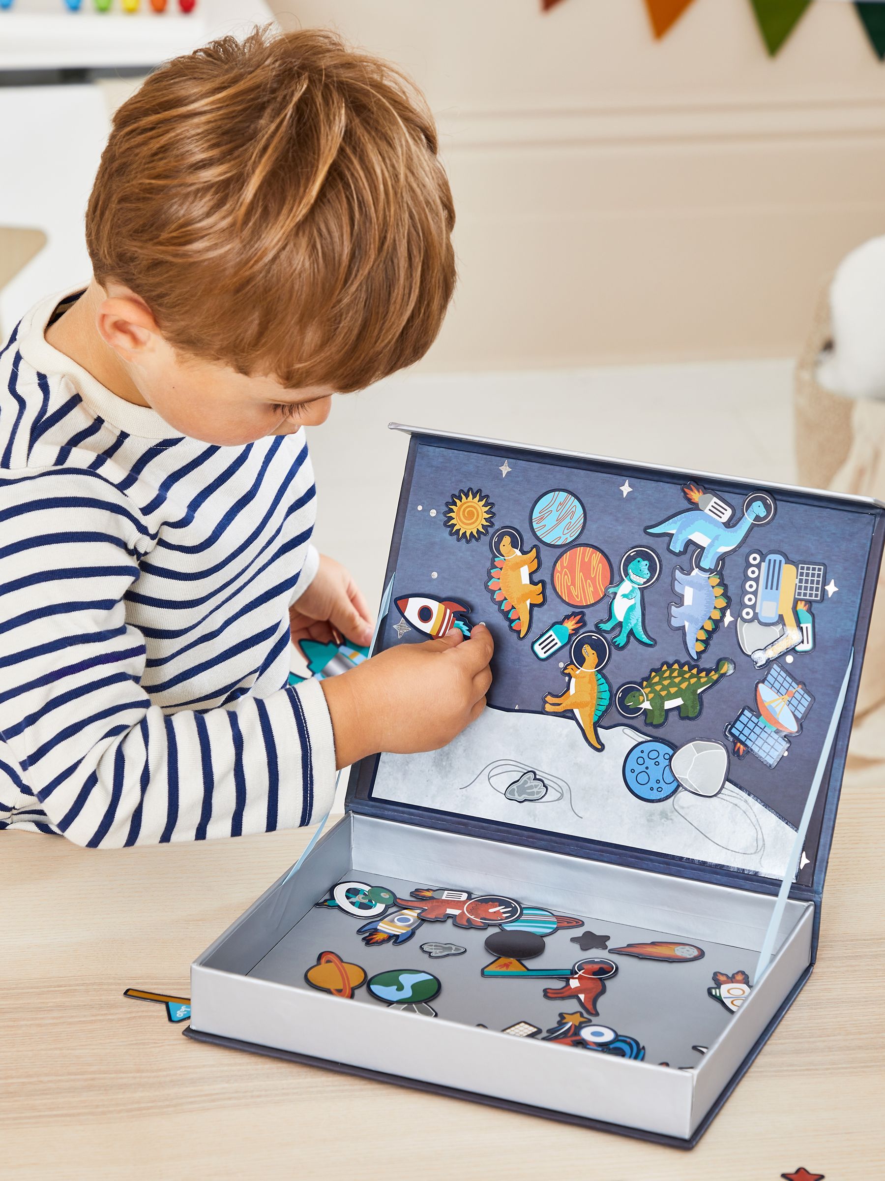 Build Your Own Magnetic Dinosaur Space Scene - Image 1 of 5
