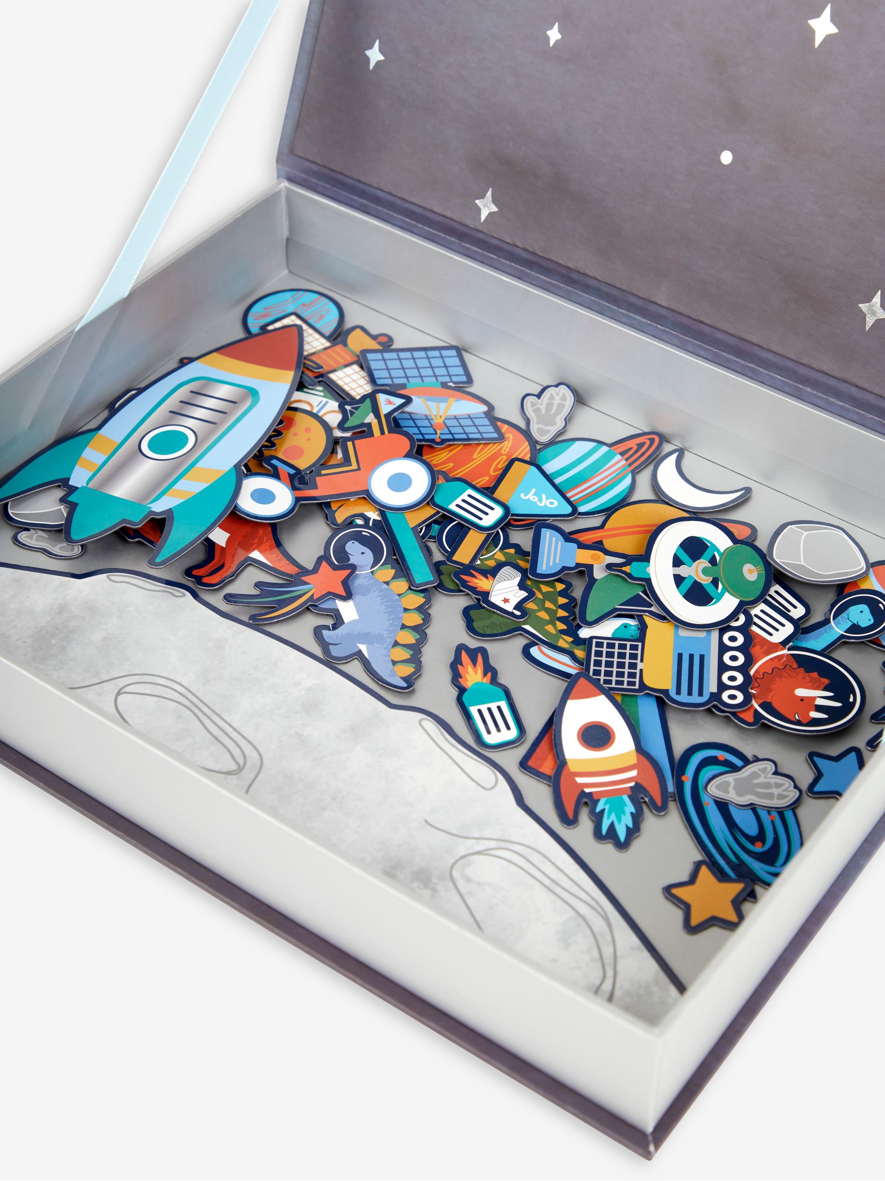 Build Your Own Magnetic Dinosaur Space Scene - Image 4 of 5