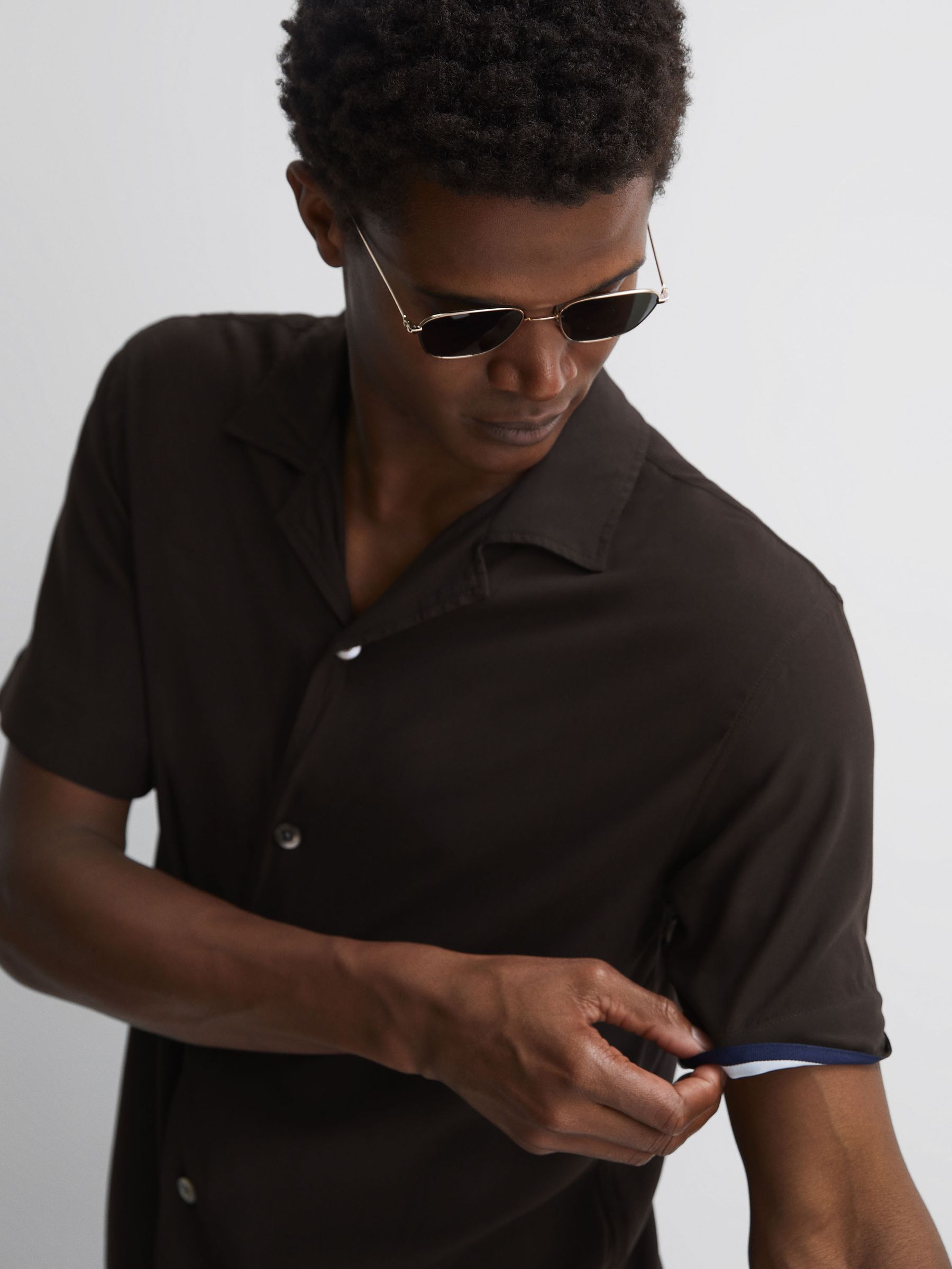 Reiss | Ché Contrast Cuff Cuban Collar Shirt in Chocolate/Navy - Image 3 of 5