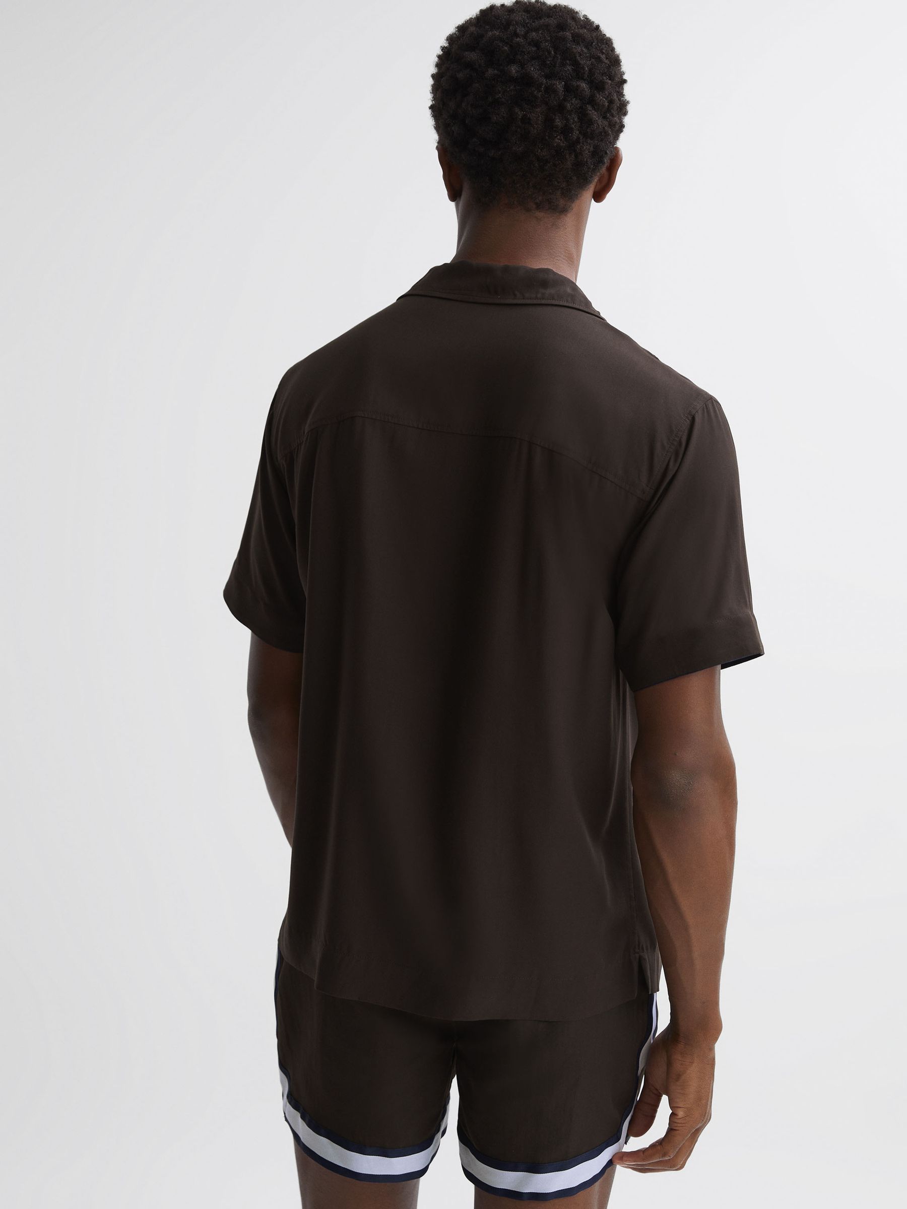 Reiss | Ché Contrast Cuff Cuban Collar Shirt in Chocolate/Navy - Image 4 of 5