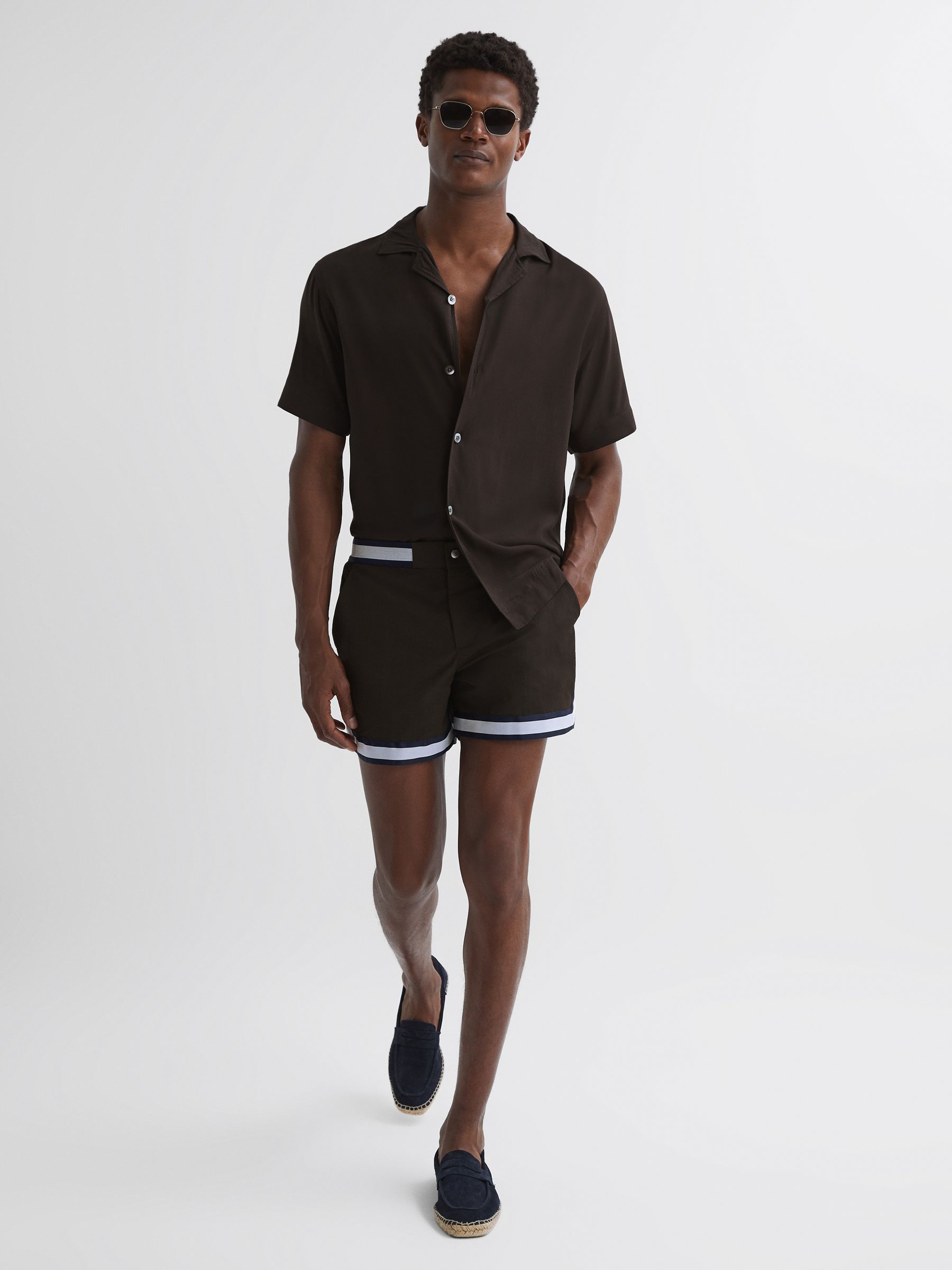 Reiss | Ché Elasticated Waist Contrast Swim Shorts in Chocolate/Navy - Image 4 of 6