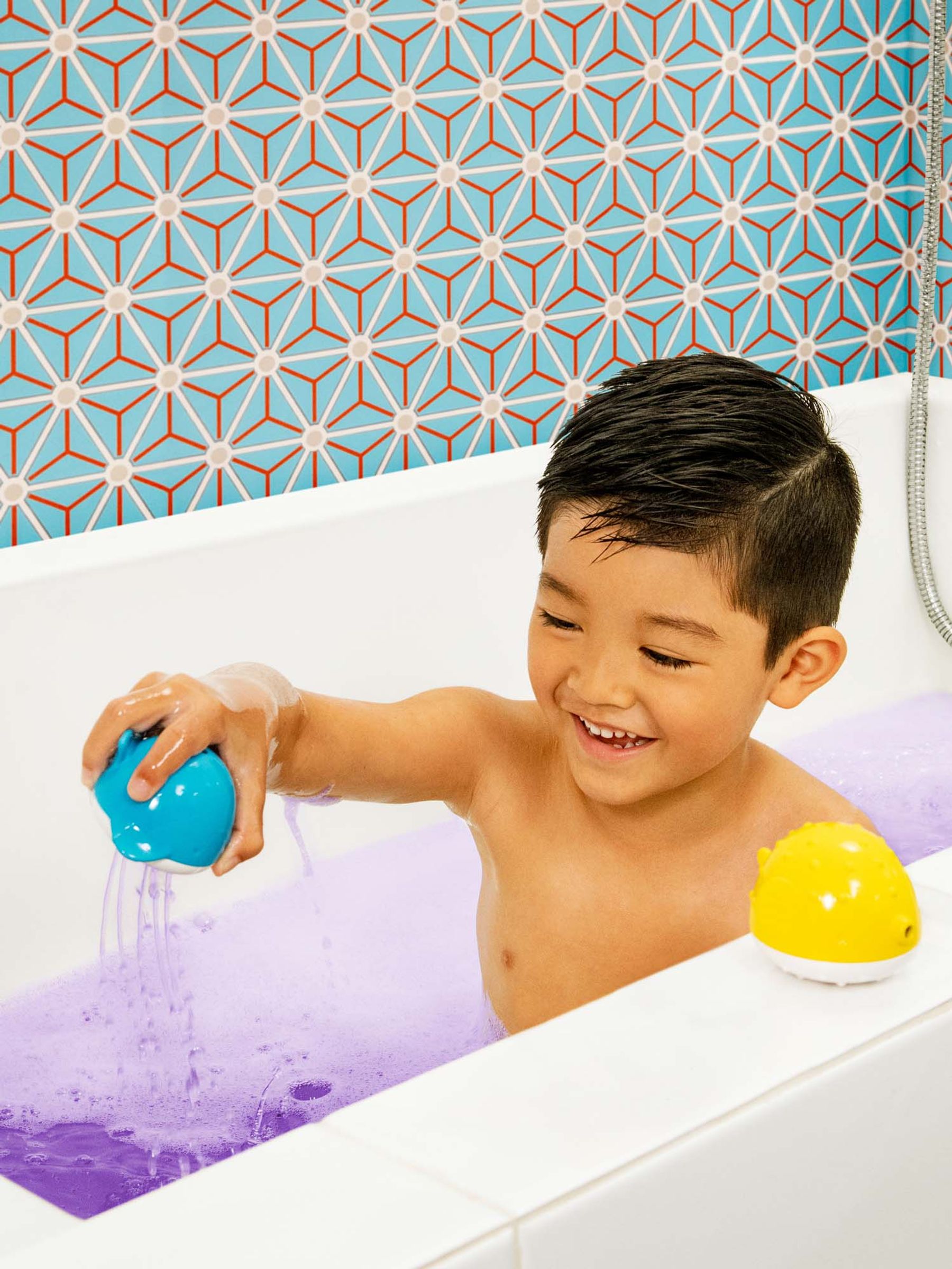 Munchkin Colour Buddies Moisturising Bath Bombs & Dispenser Toys - Image 12 of 12