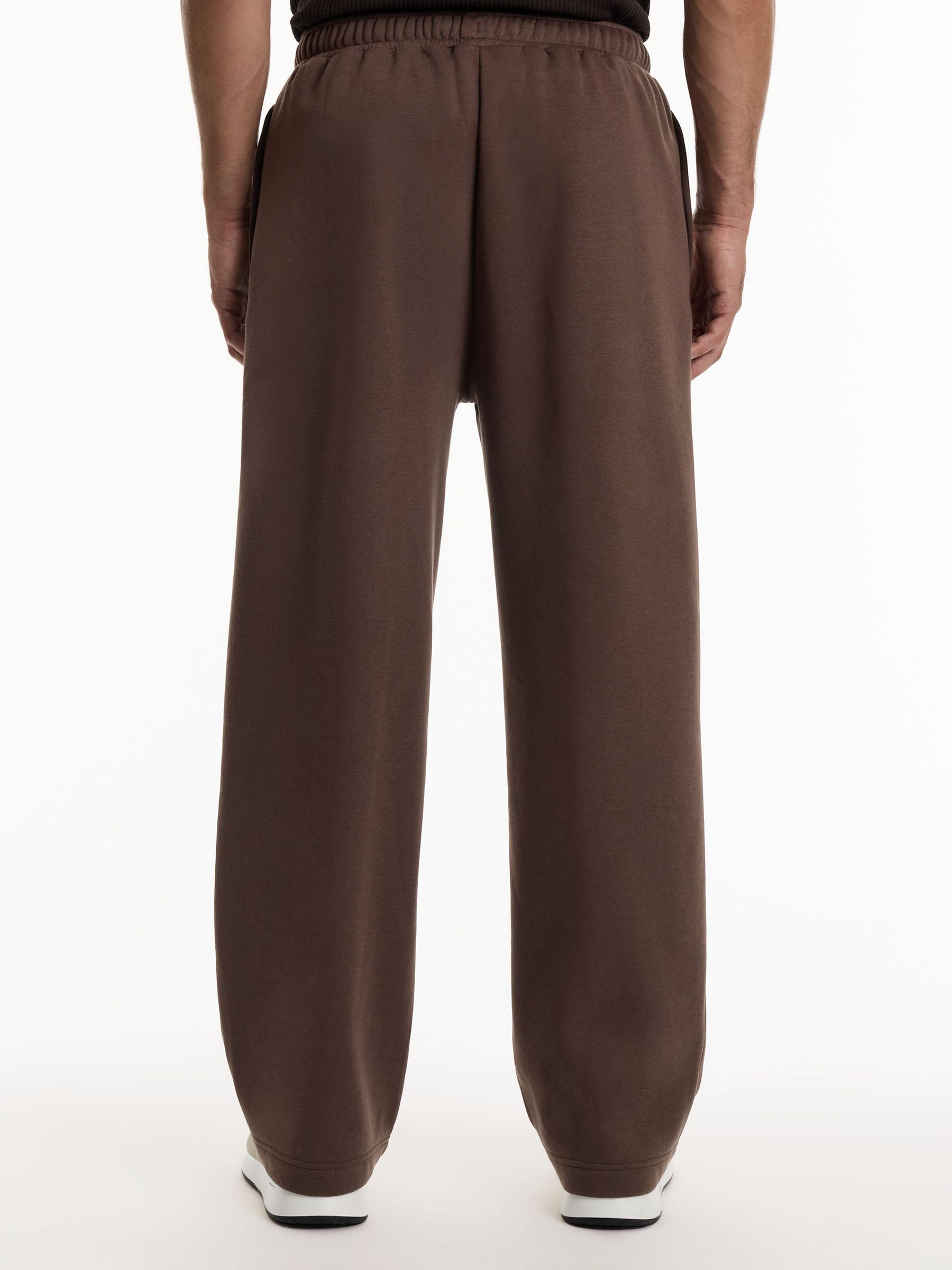 Reiss | Castore Relaxed-Fit Fleece Joggers in Cocoa Bark/Stone - Image 4 of 6