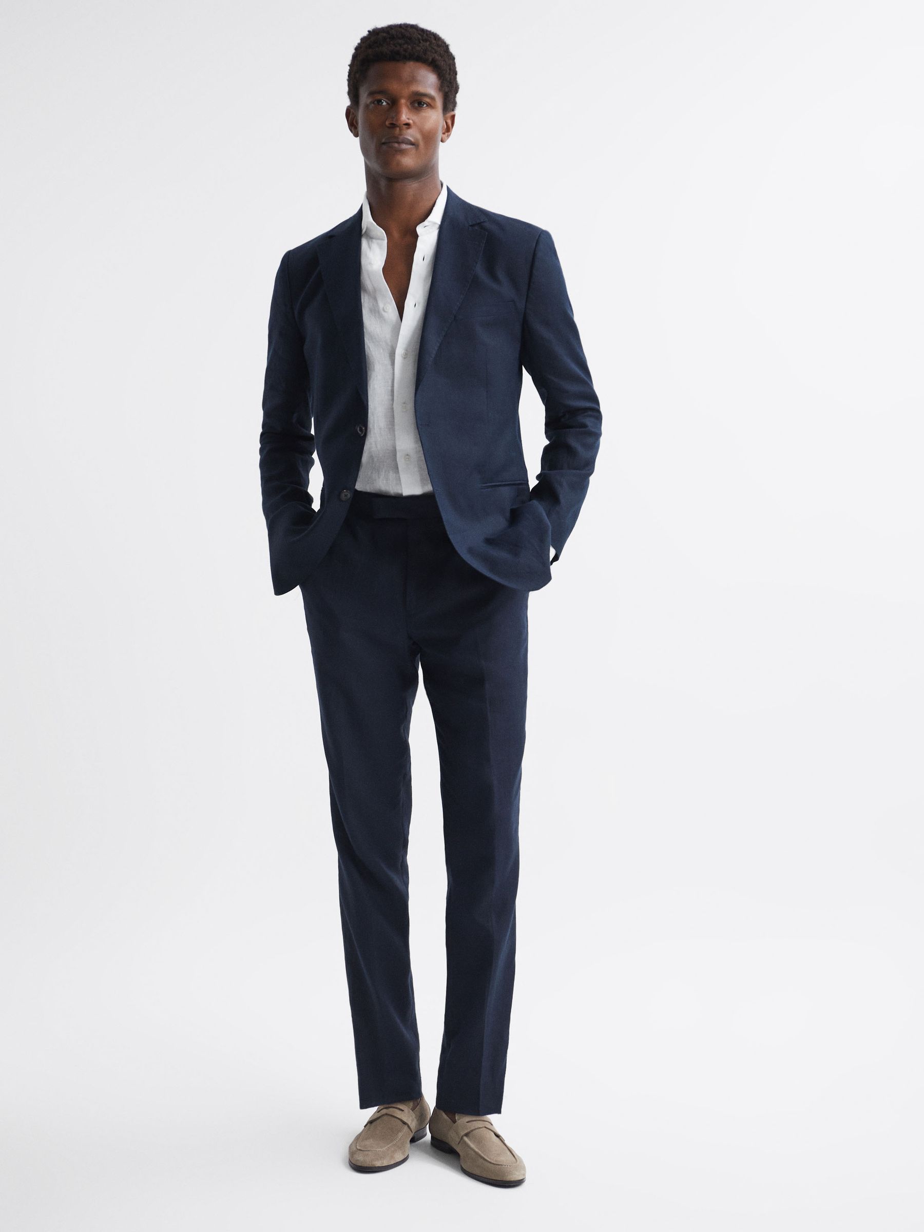 Linen Cutaway Collar Shirt in White - Image 3 of 5
