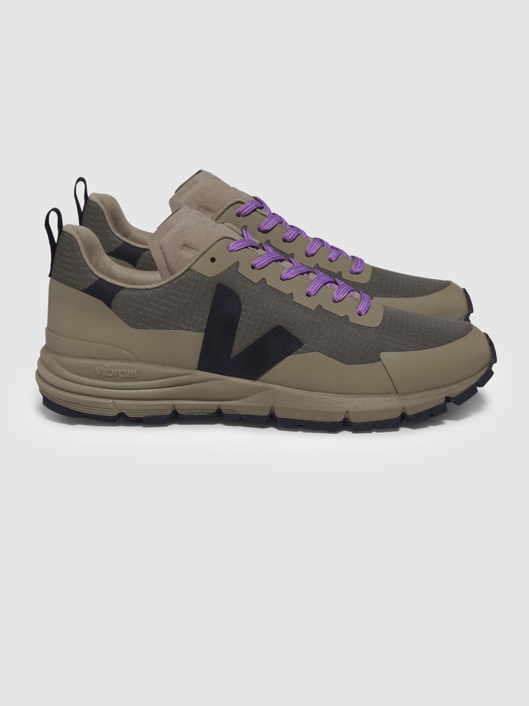 Veja Mesh Hiking Trainers in Khaki/Black - Image 4 of 4
