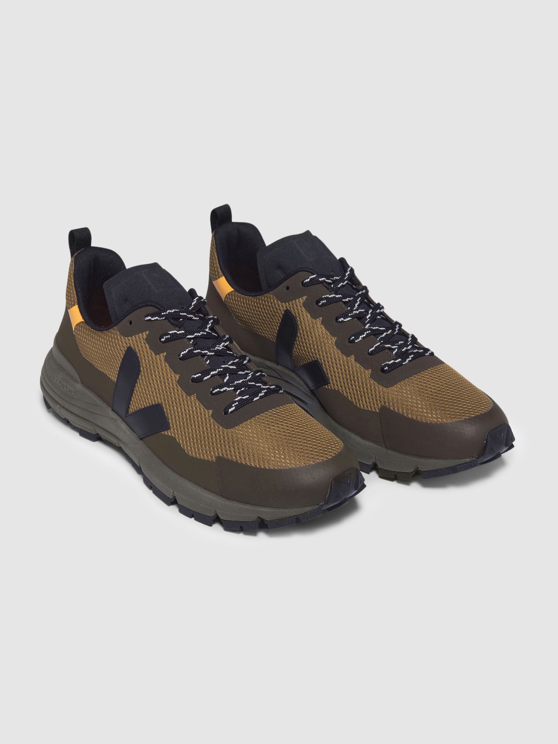 Veja Mesh Hiking Trainers in Tent Black Ouro - Image 2 of 4