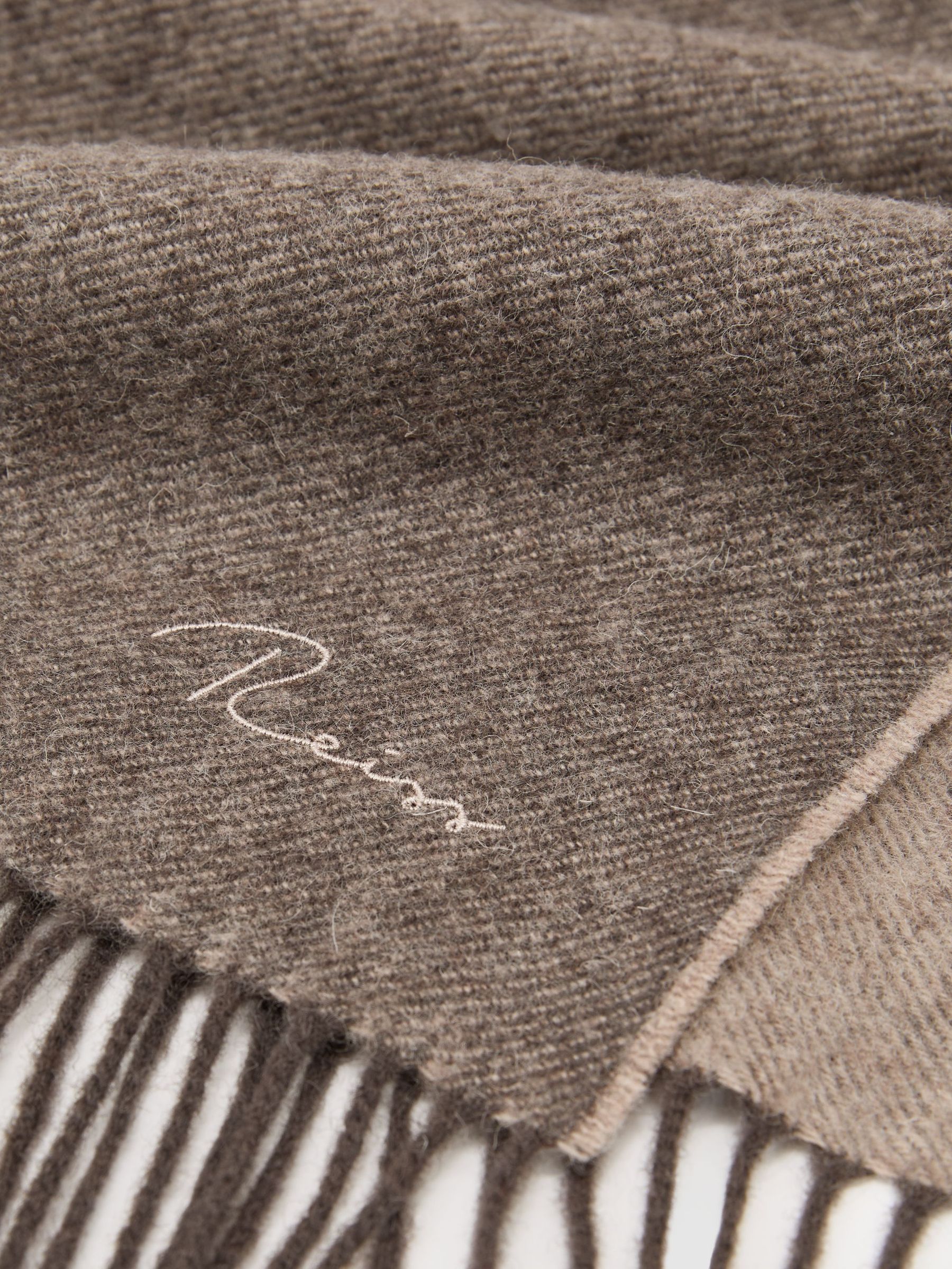 Wool and Cashmere Scarf in Taupe Brown - Billede 3 af 3