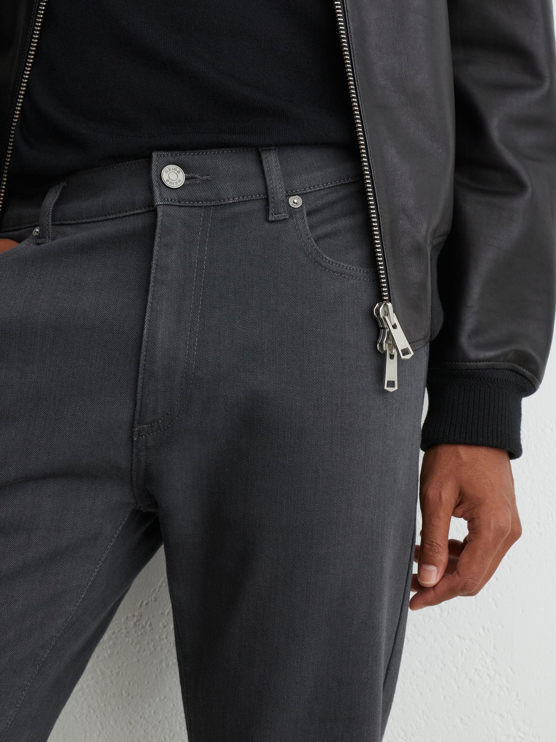 Jeans in Stay Grey - Image 4 of 7