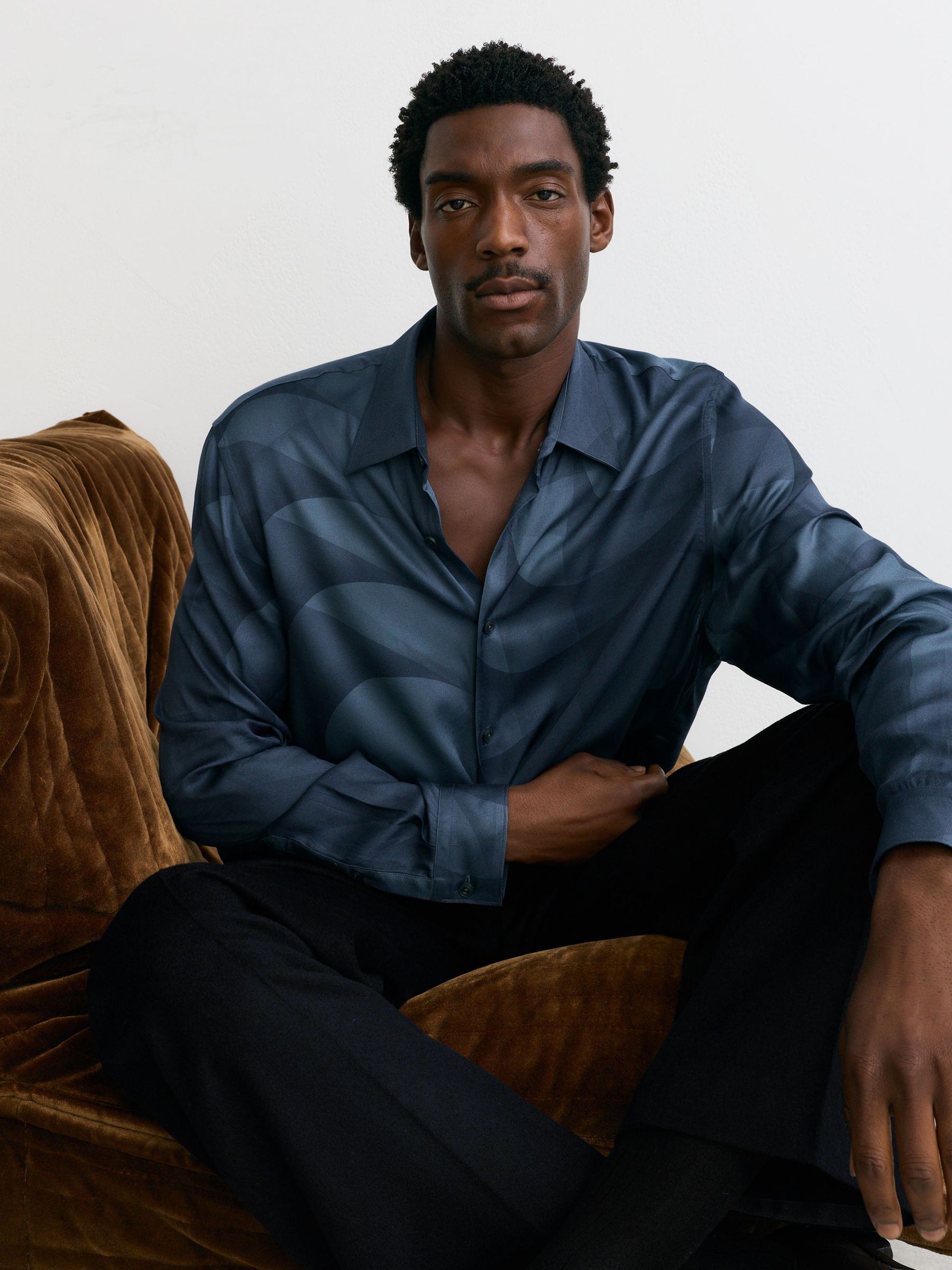 Abstract-Print Long-Sleeve Shirt Regular-Fit in Navy - Image 1 of 7