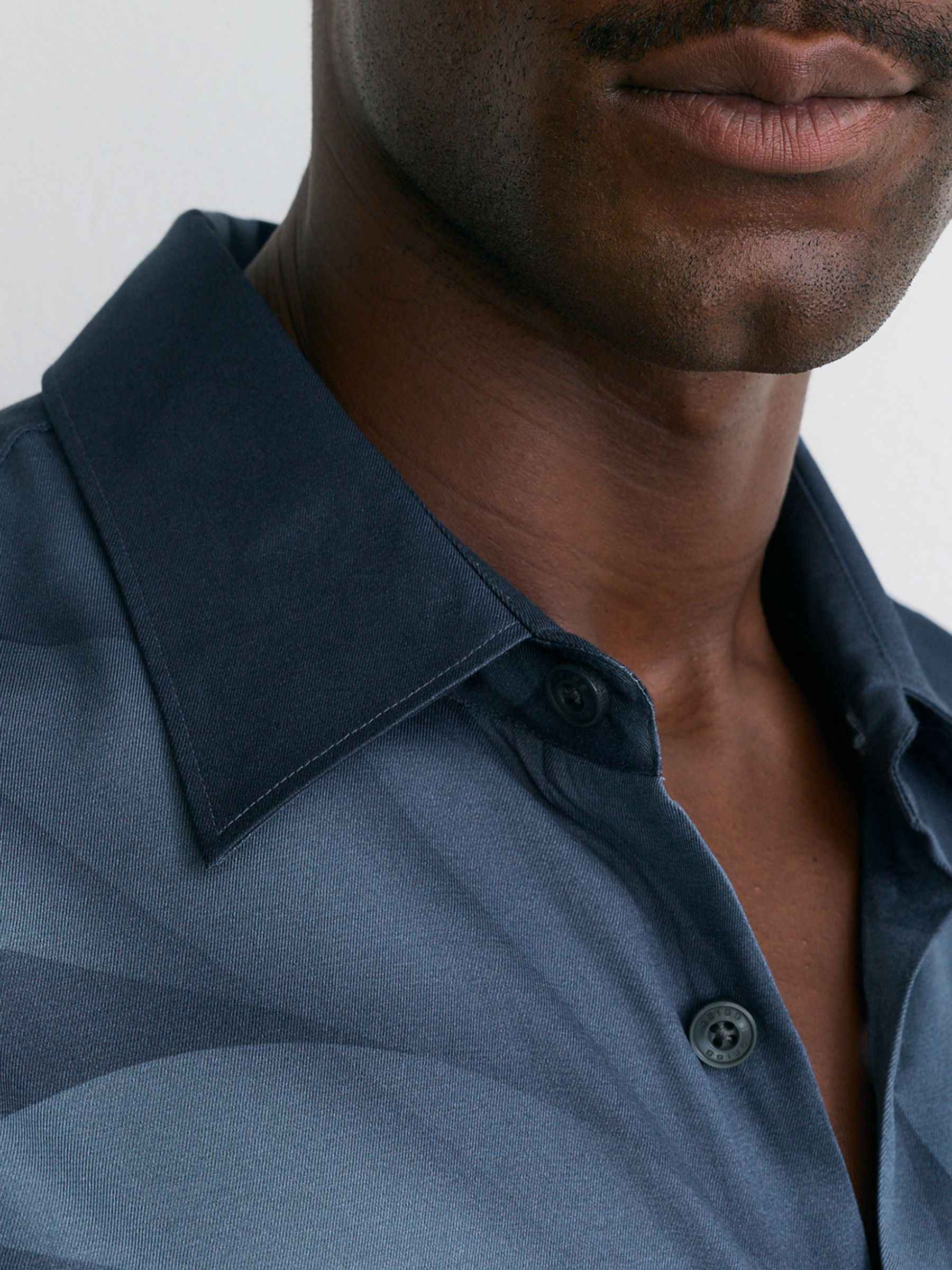 Abstract-Print Long-Sleeve Shirt Regular-Fit in Navy - Image 5 of 7