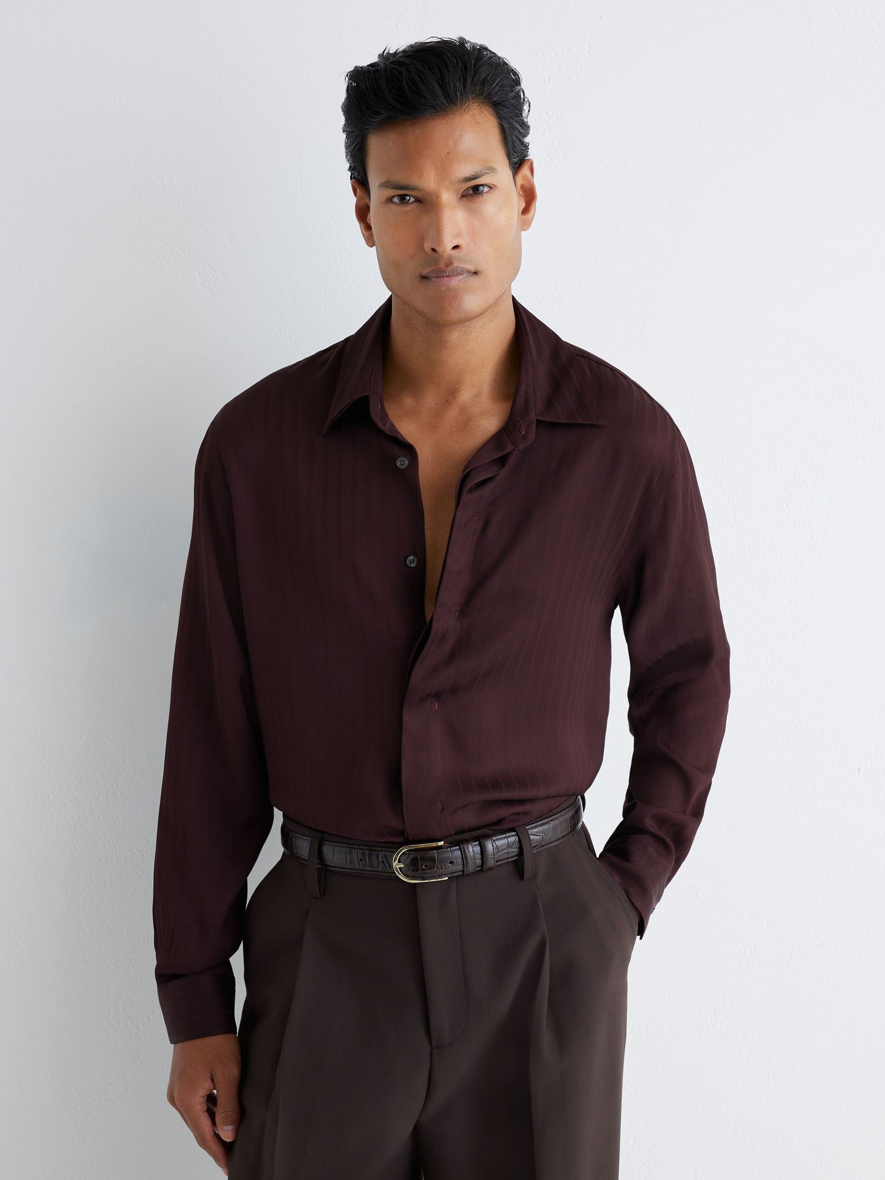 Atelier Herringbone-Stripe Long-Sleeve Shirt Regular-Fit in Bordeaux - Image 4 of 7