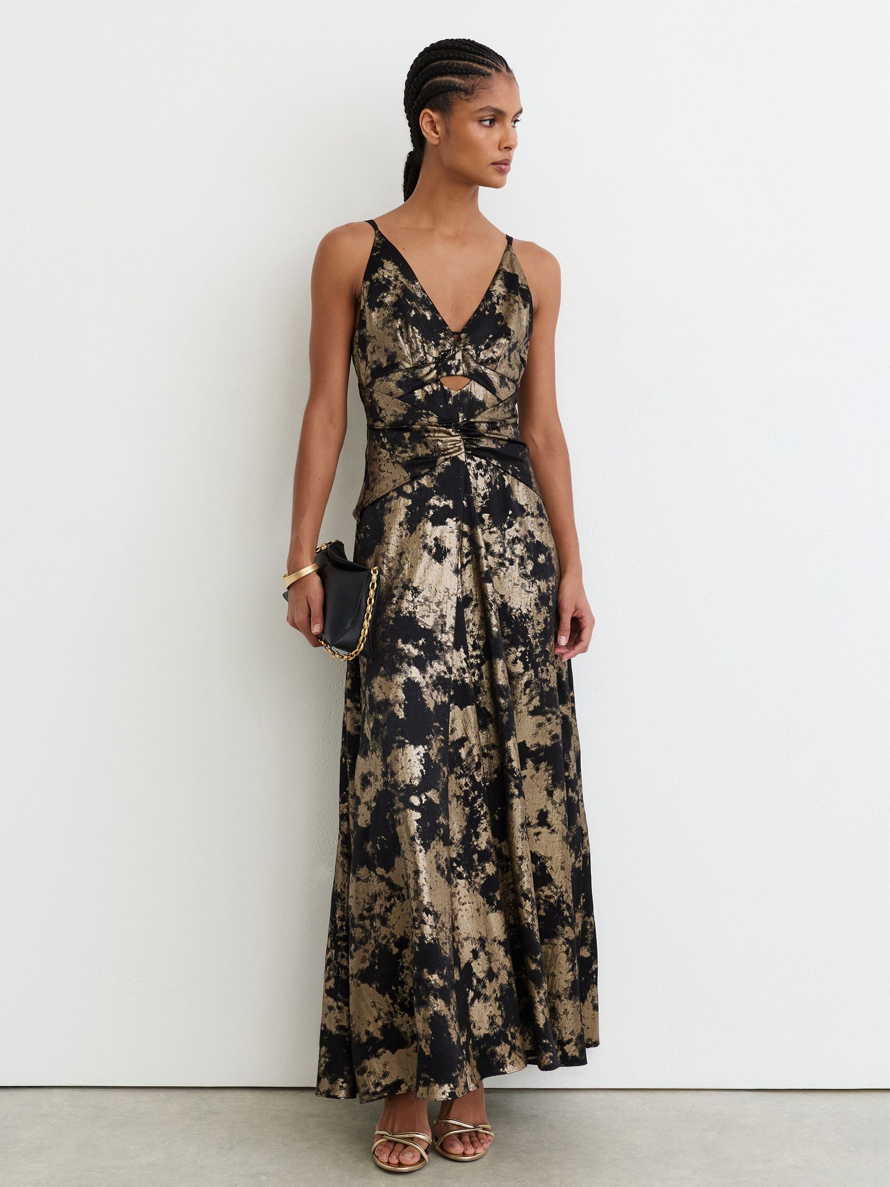 Metallic-Jacquard Strappy Cut-Out Maxi Dress in Black/Gold - Bild 5 von 8