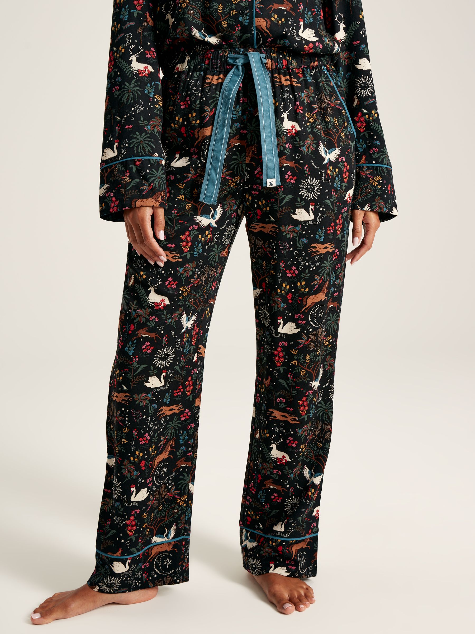 Alma Black Pyjama Set - Image 4 of 5