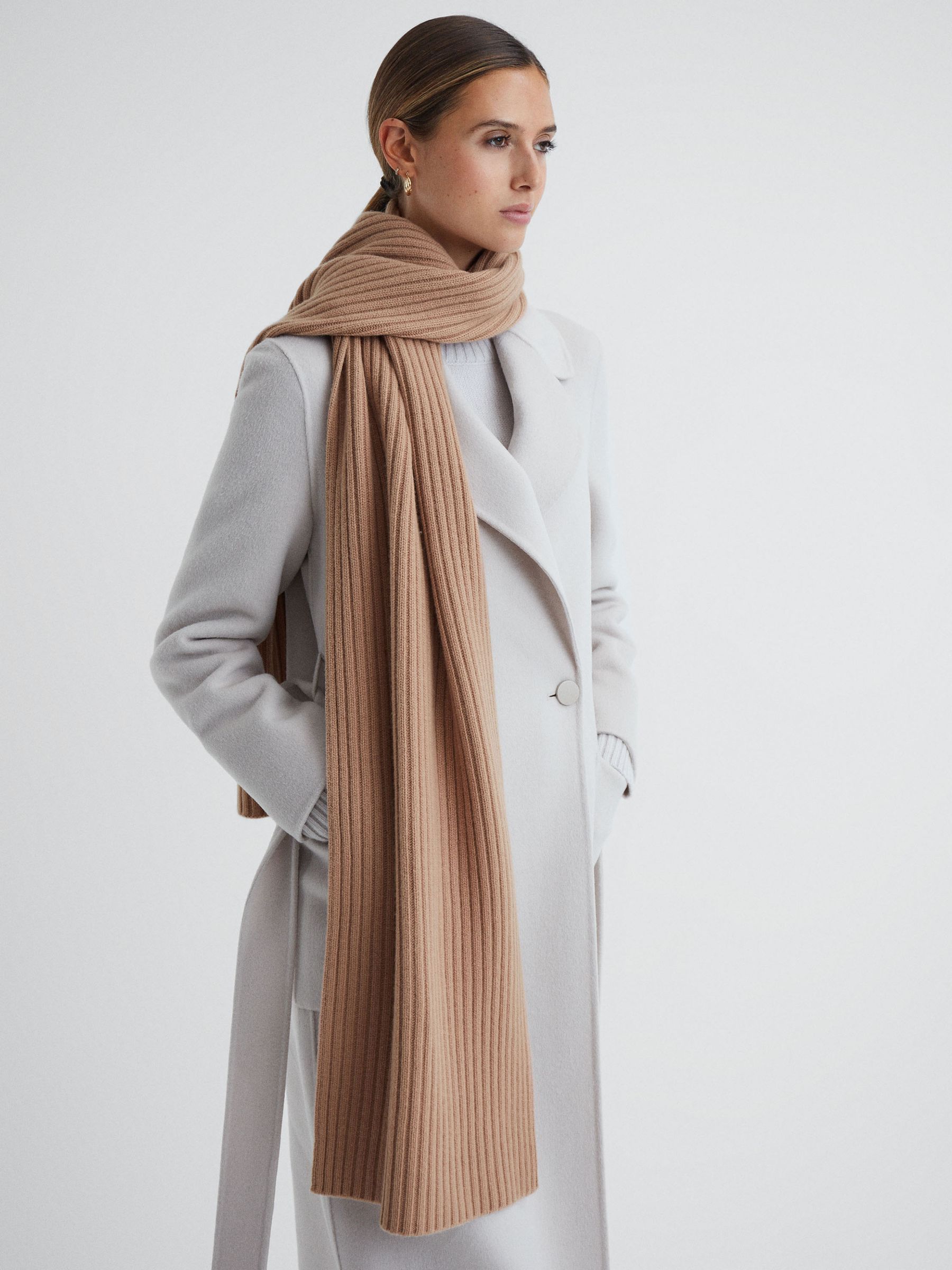 Cashmere-Wool Scarf in Pink - Image 2 of 5